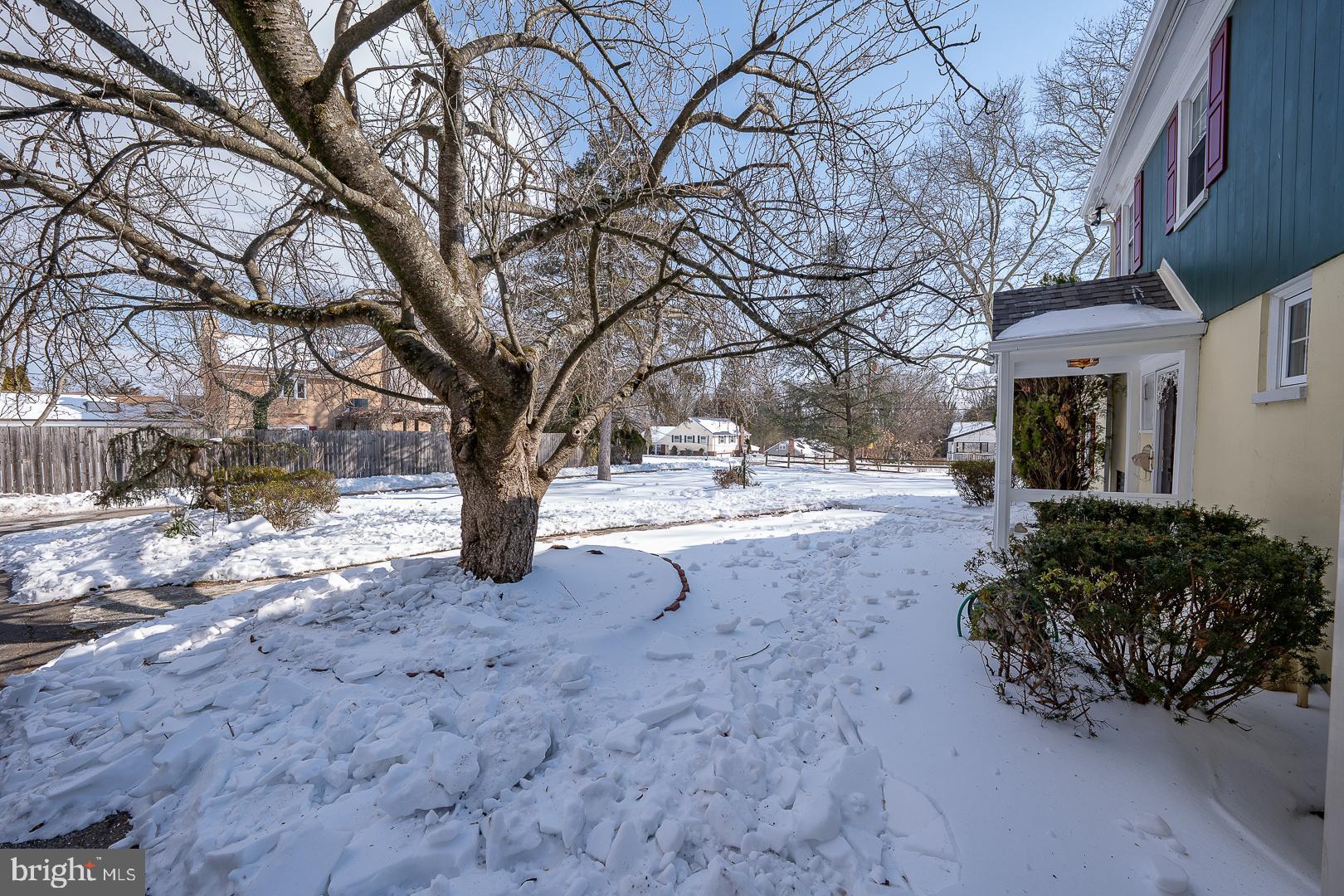 ROSELAWN ISLAND ES - Residential