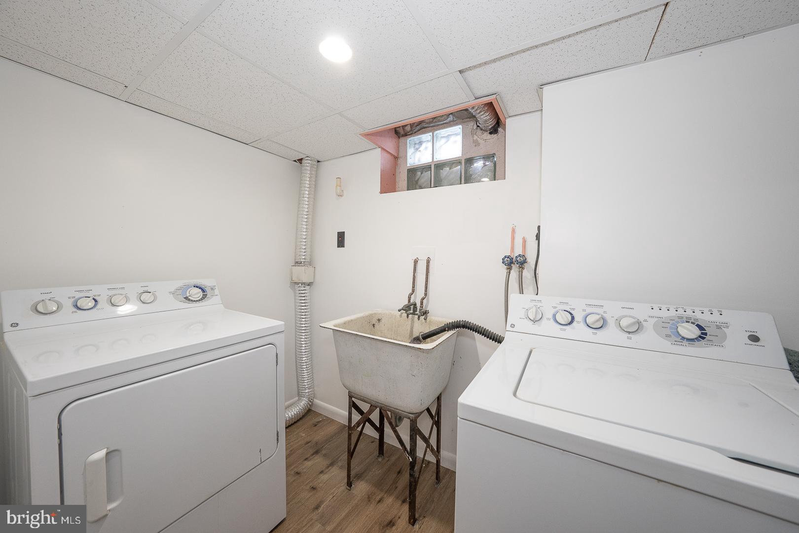 ROSELAWN ISLAND ES - Residential