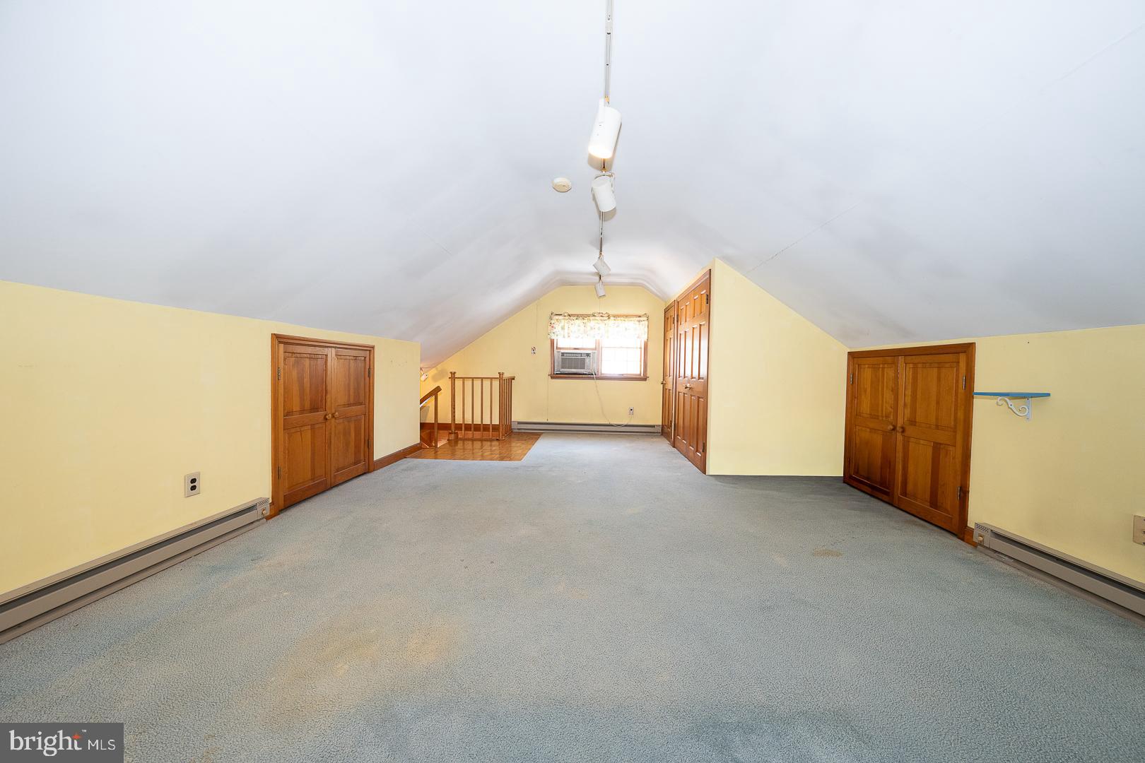 ROSELAWN ISLAND ES - Residential