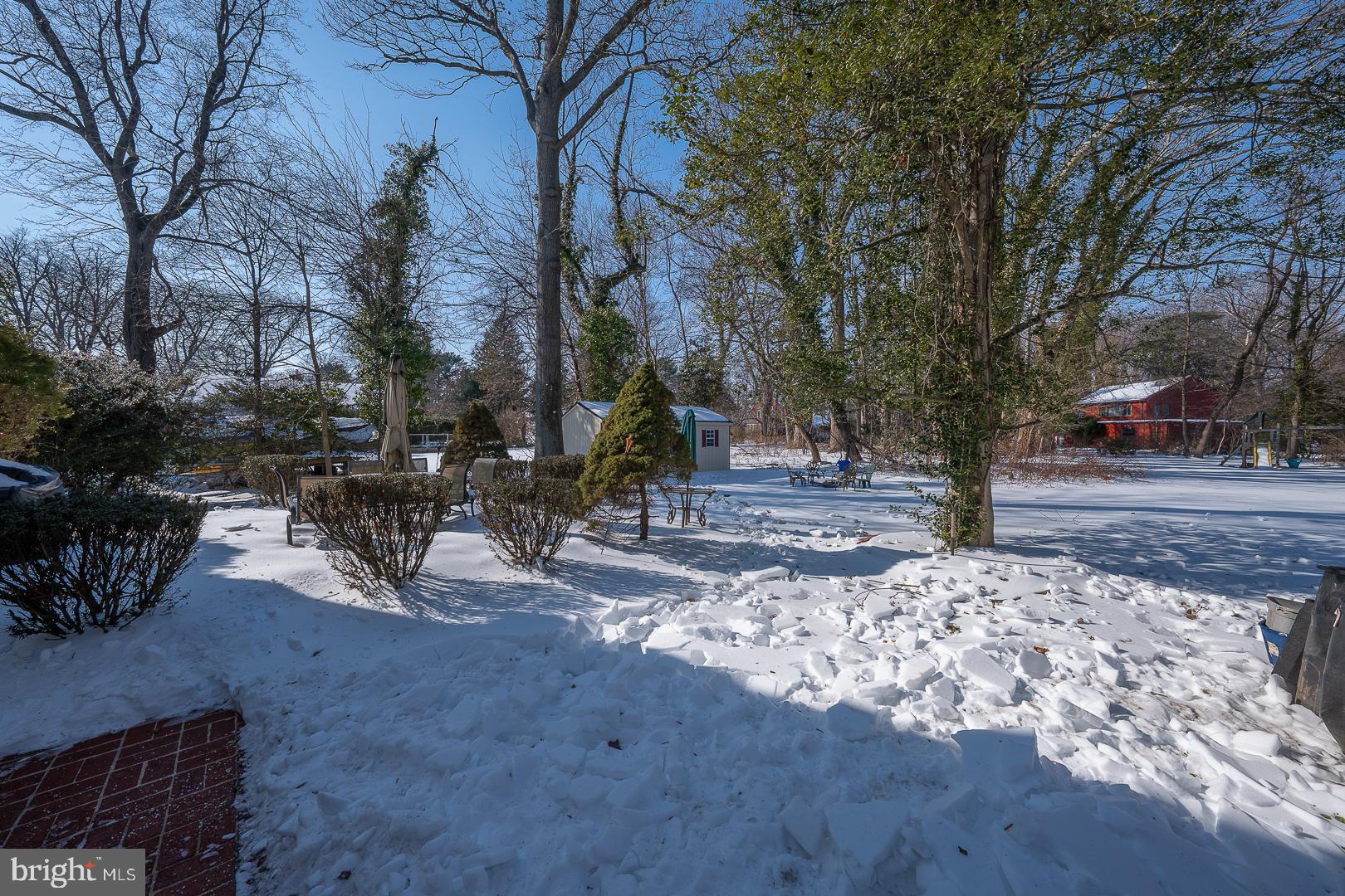 ROSELAWN ISLAND ES - Residential