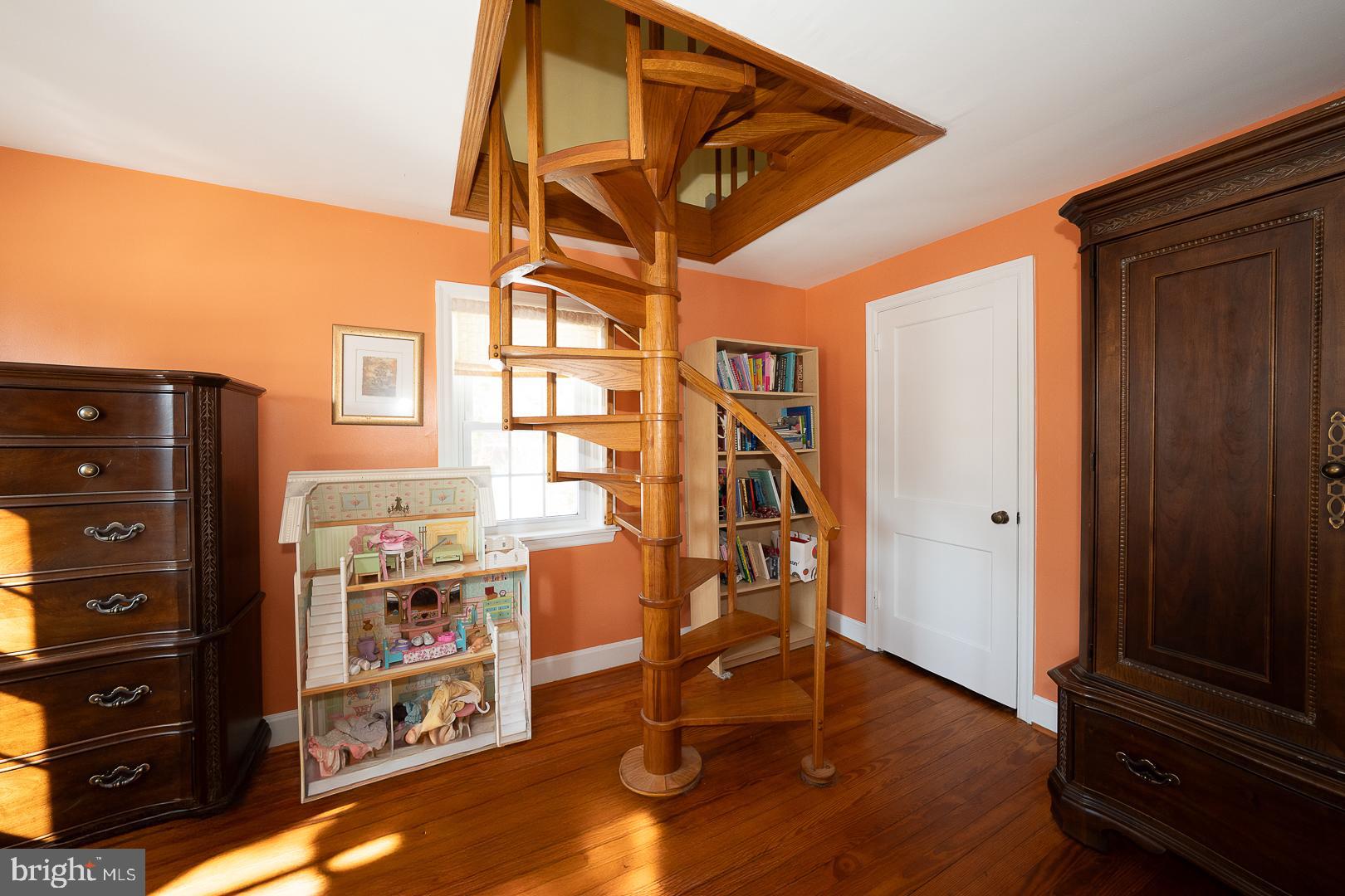 ROSELAWN ISLAND ES - Residential