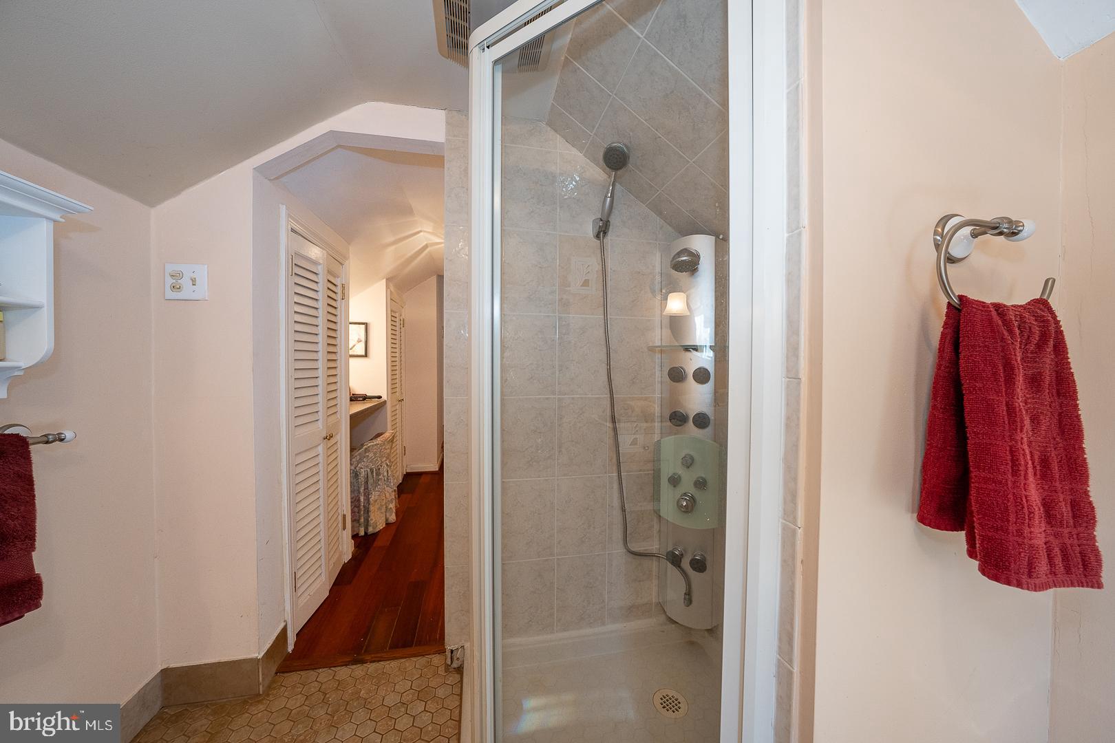 ROSELAWN ISLAND ES - Residential