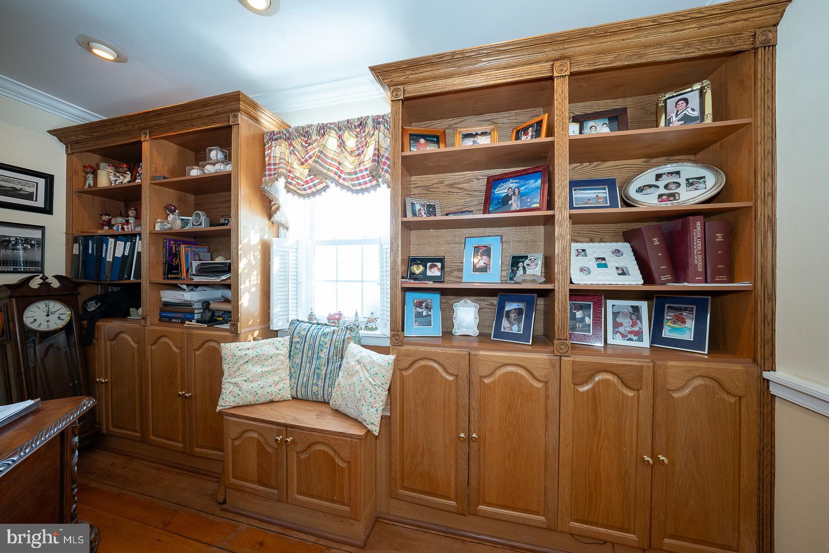 ROSELAWN ISLAND ES - Residential