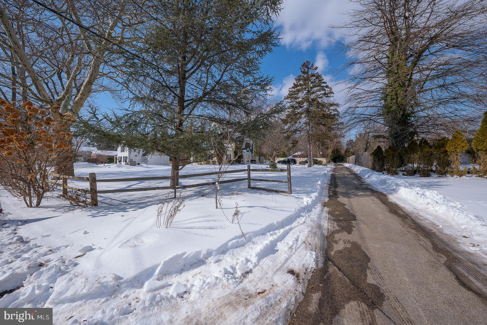ROSELAWN ISLAND ES - Residential