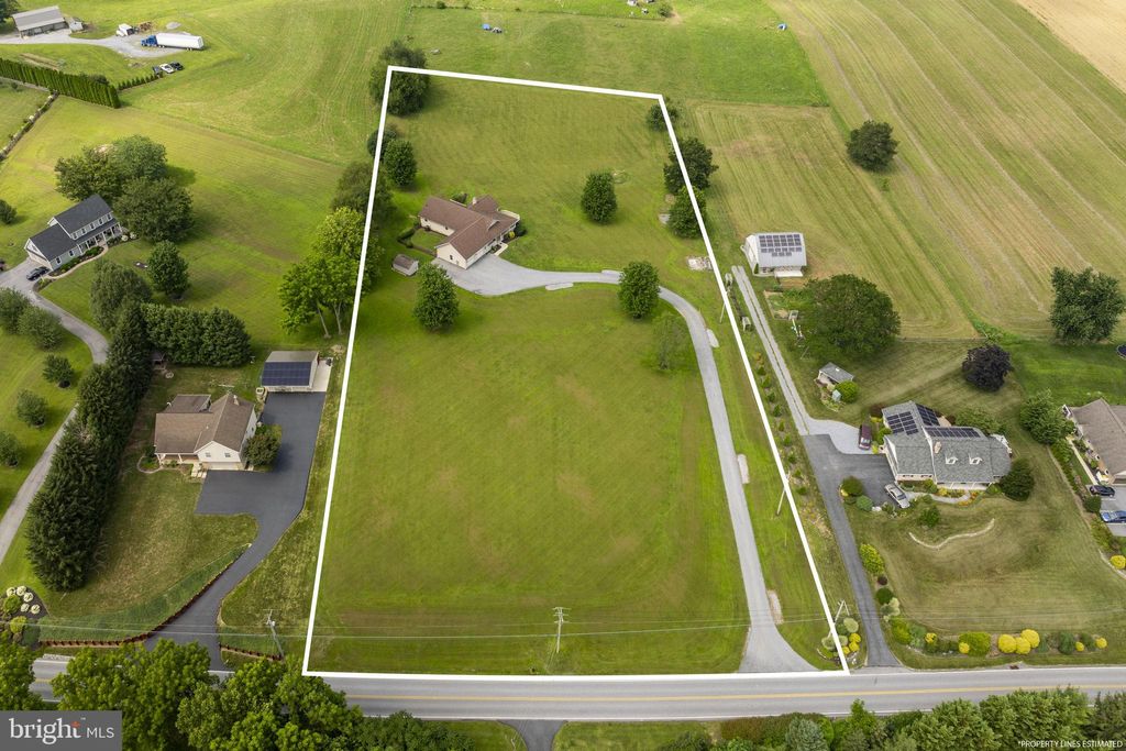 Photo of 705 Lincoln Road, LITITZ, PA 17543 (MLS # PALA2075788)