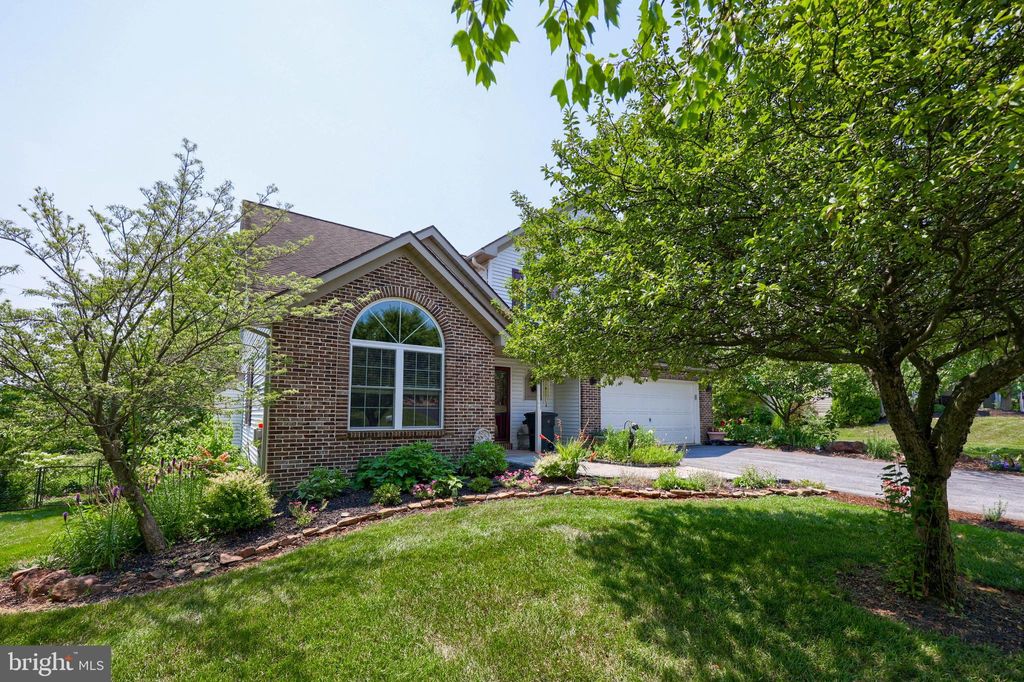 Photo of 5 Laburk Lane, Reinholds, PA 17569 (MLS # PALA2053922)