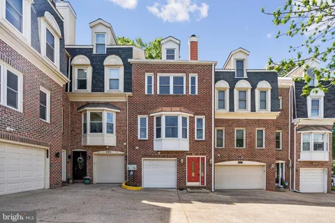 695 W Glebe Road, Alexandria, VA 22305 - MLS#: VAAX2043810