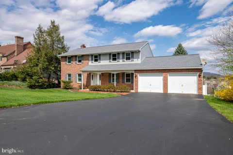 37 ESTATES DRIVE READING PA 19606