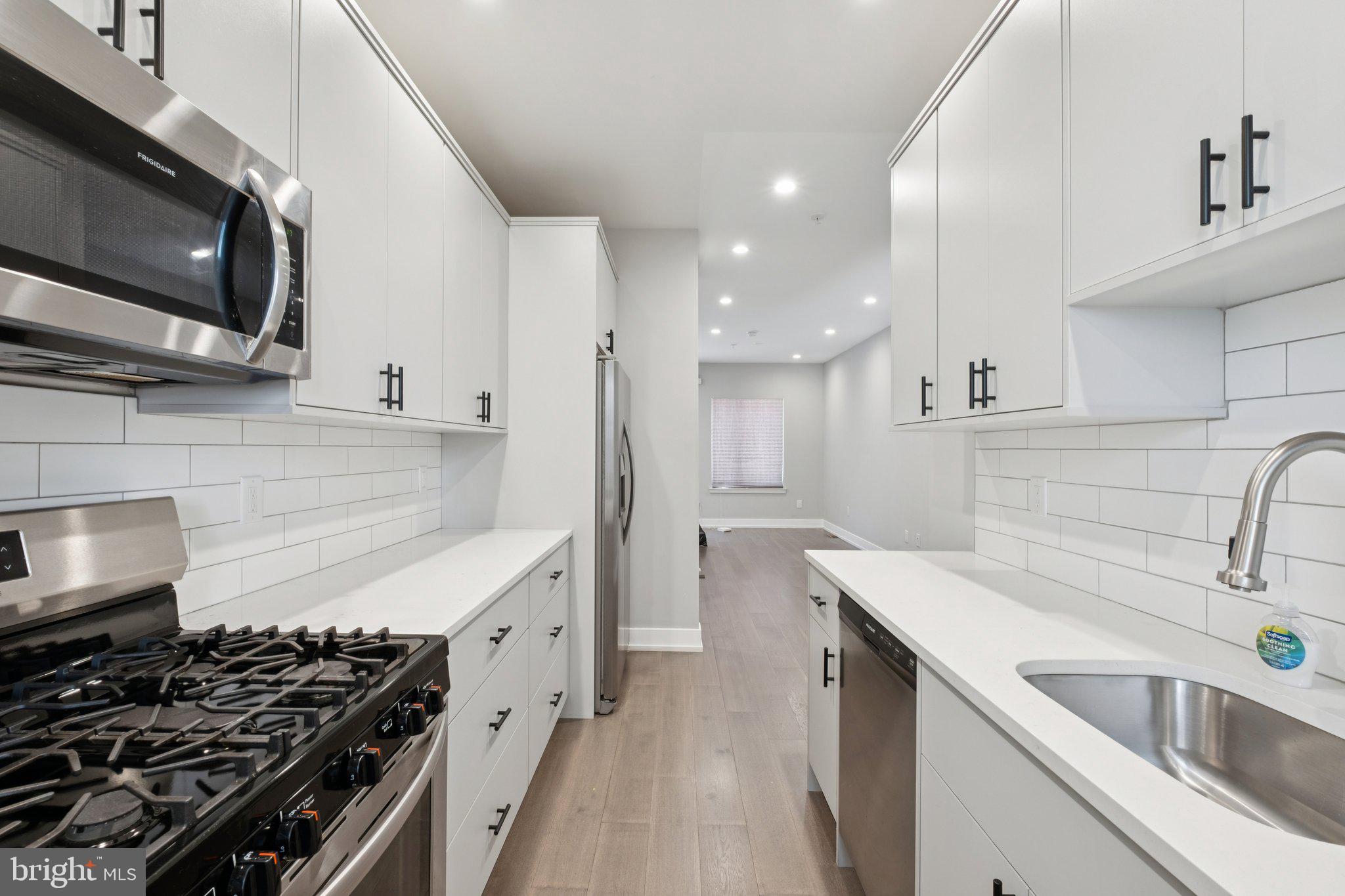 POINT BREEZE - Residential