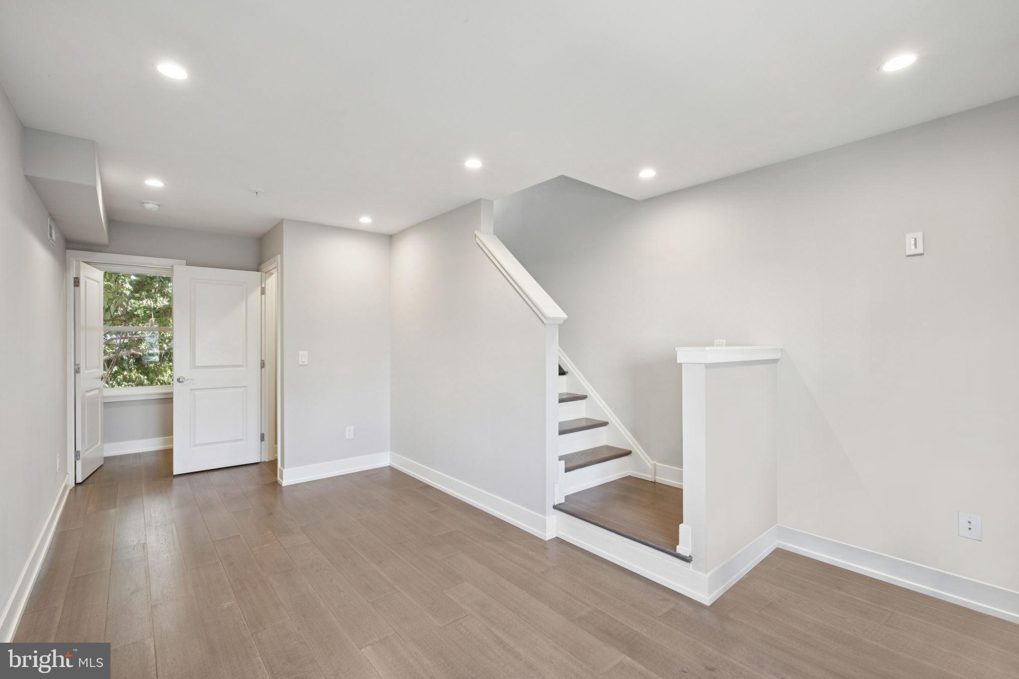 POINT BREEZE - Residential