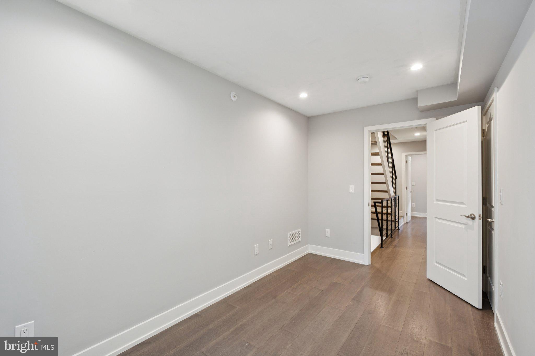 POINT BREEZE - Residential