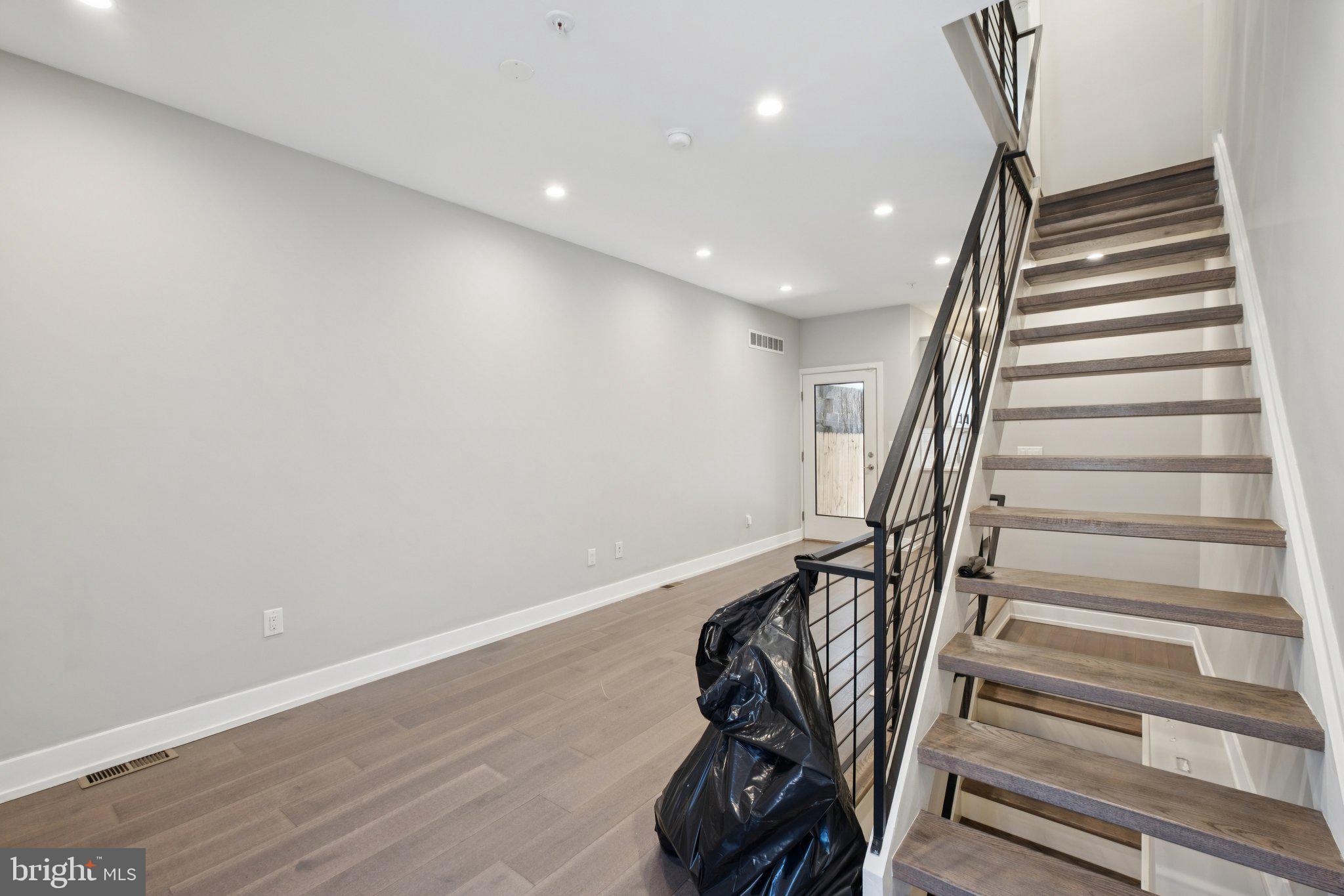 POINT BREEZE - Residential