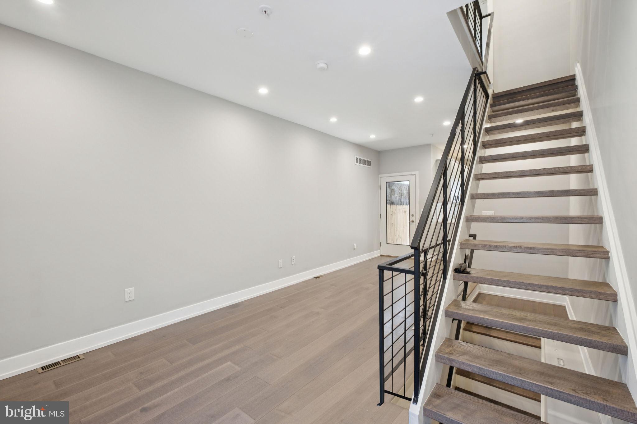 POINT BREEZE - Residential