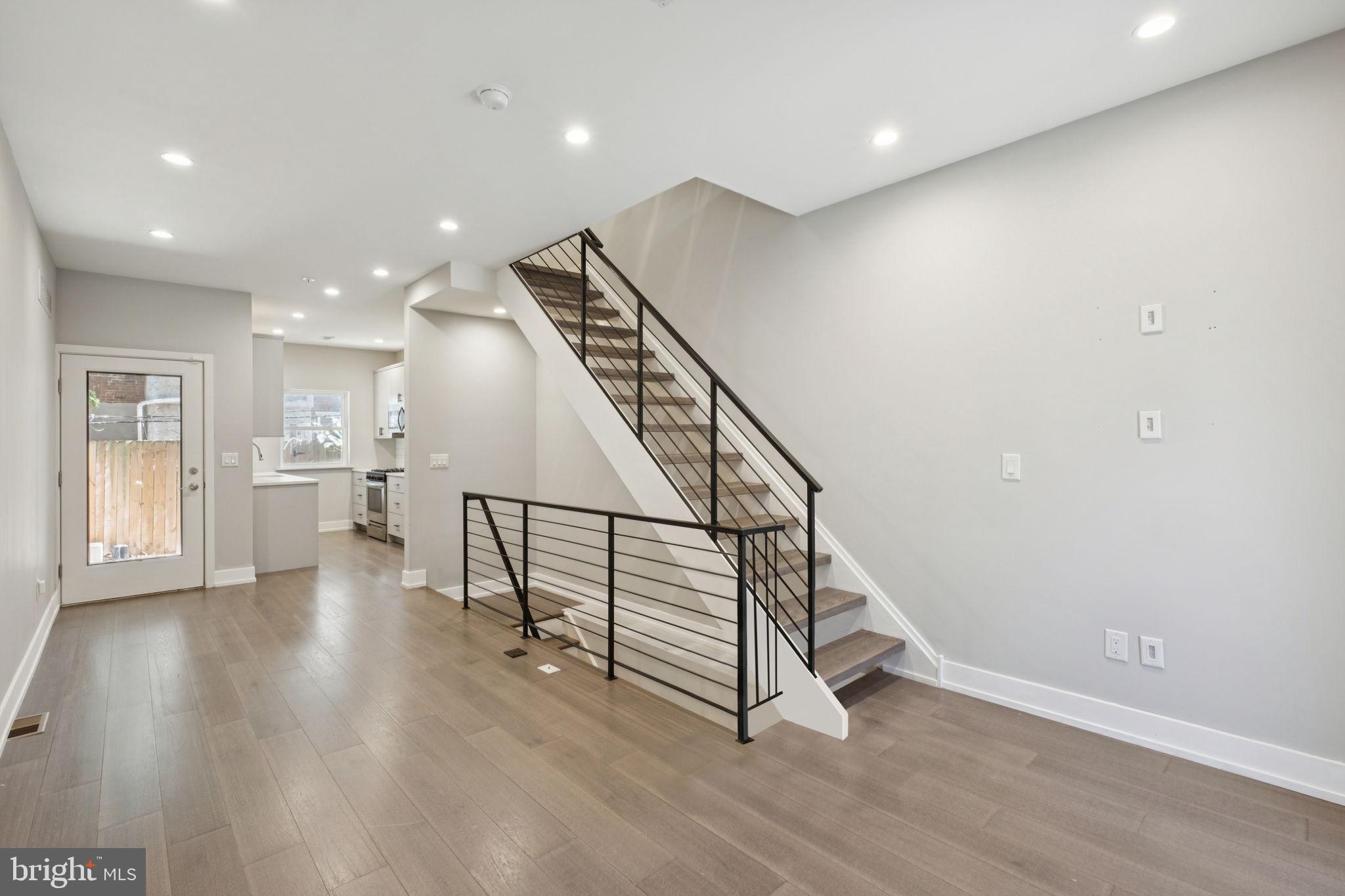 POINT BREEZE - Residential