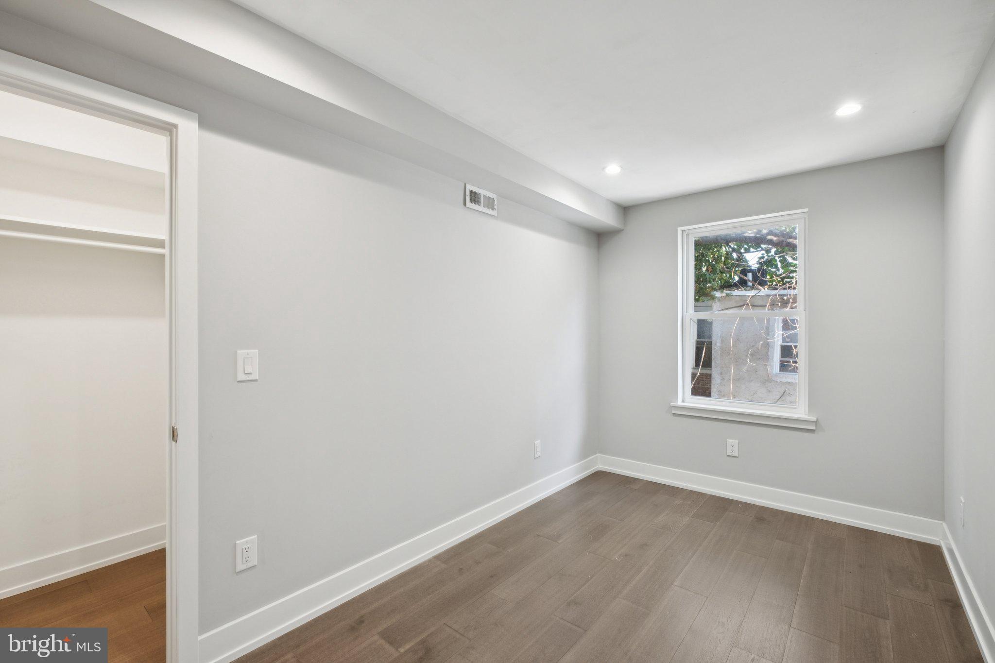 POINT BREEZE - Residential