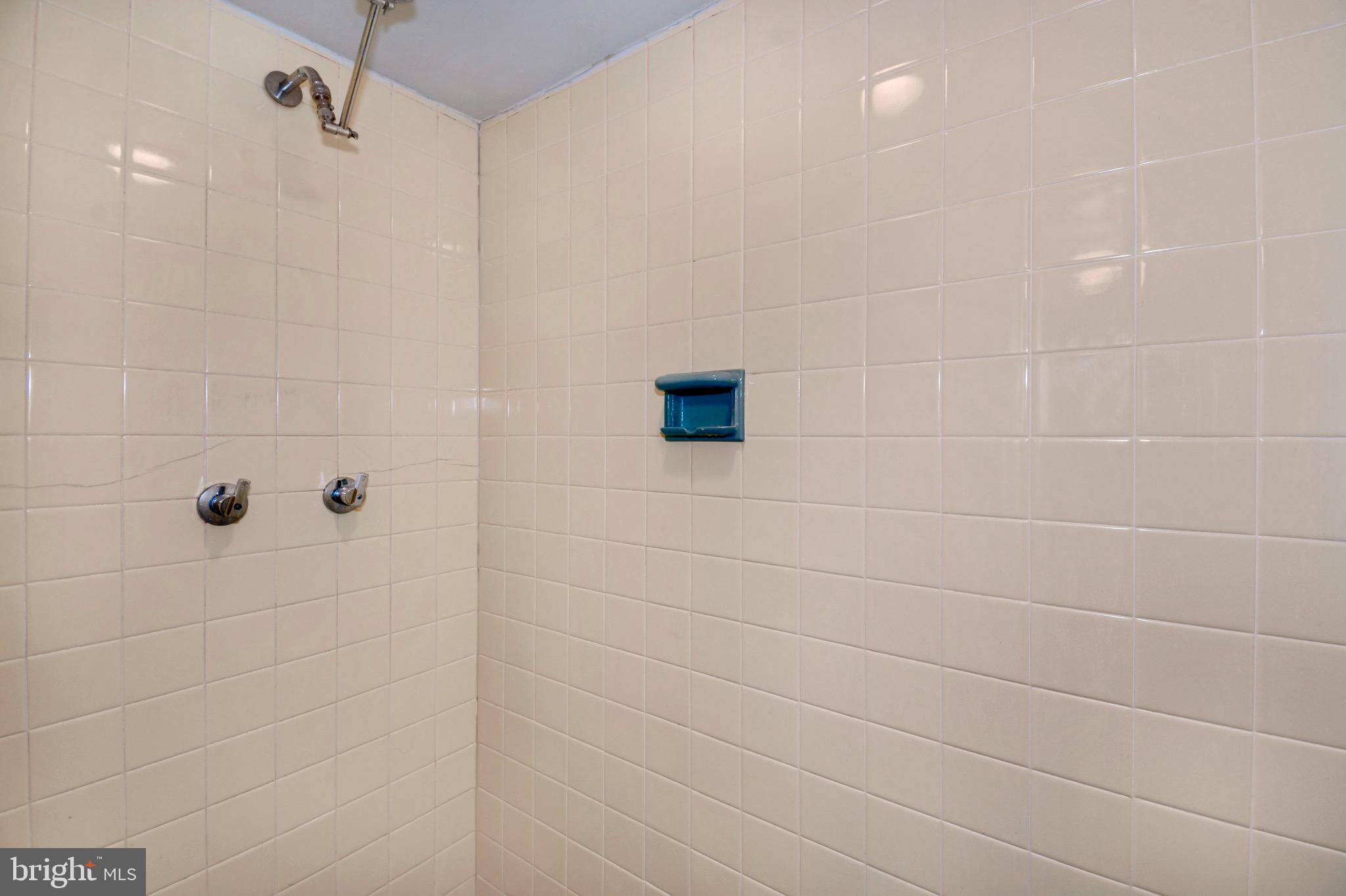 GLASSMANOR - Residential