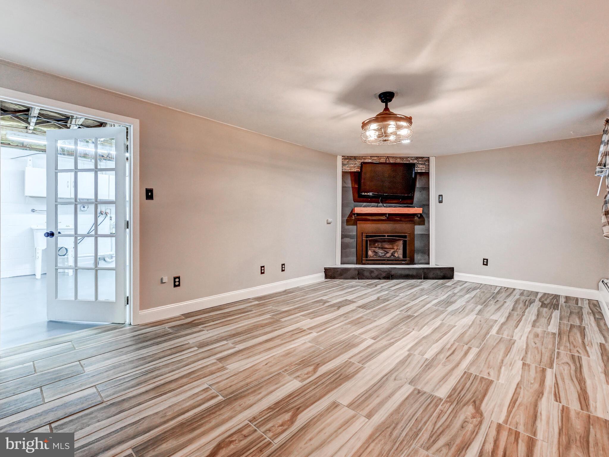 FOREST HILLS - Residential