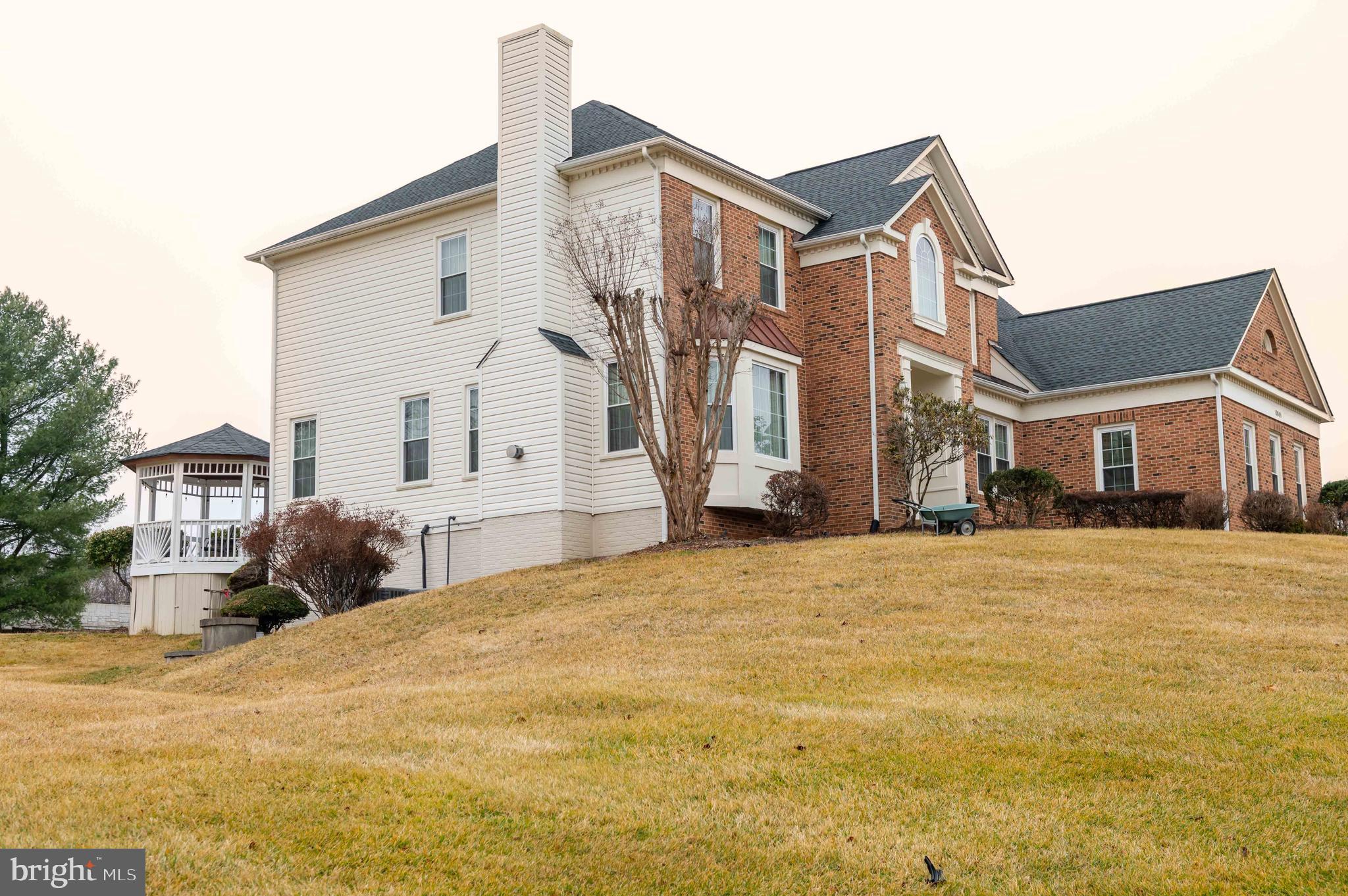 10805 PINEY POND DRIVE