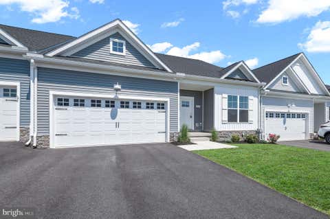 Townhouse For Sale - 216 Ridge View Lane<br/> York County, HANOVER, PA 17331