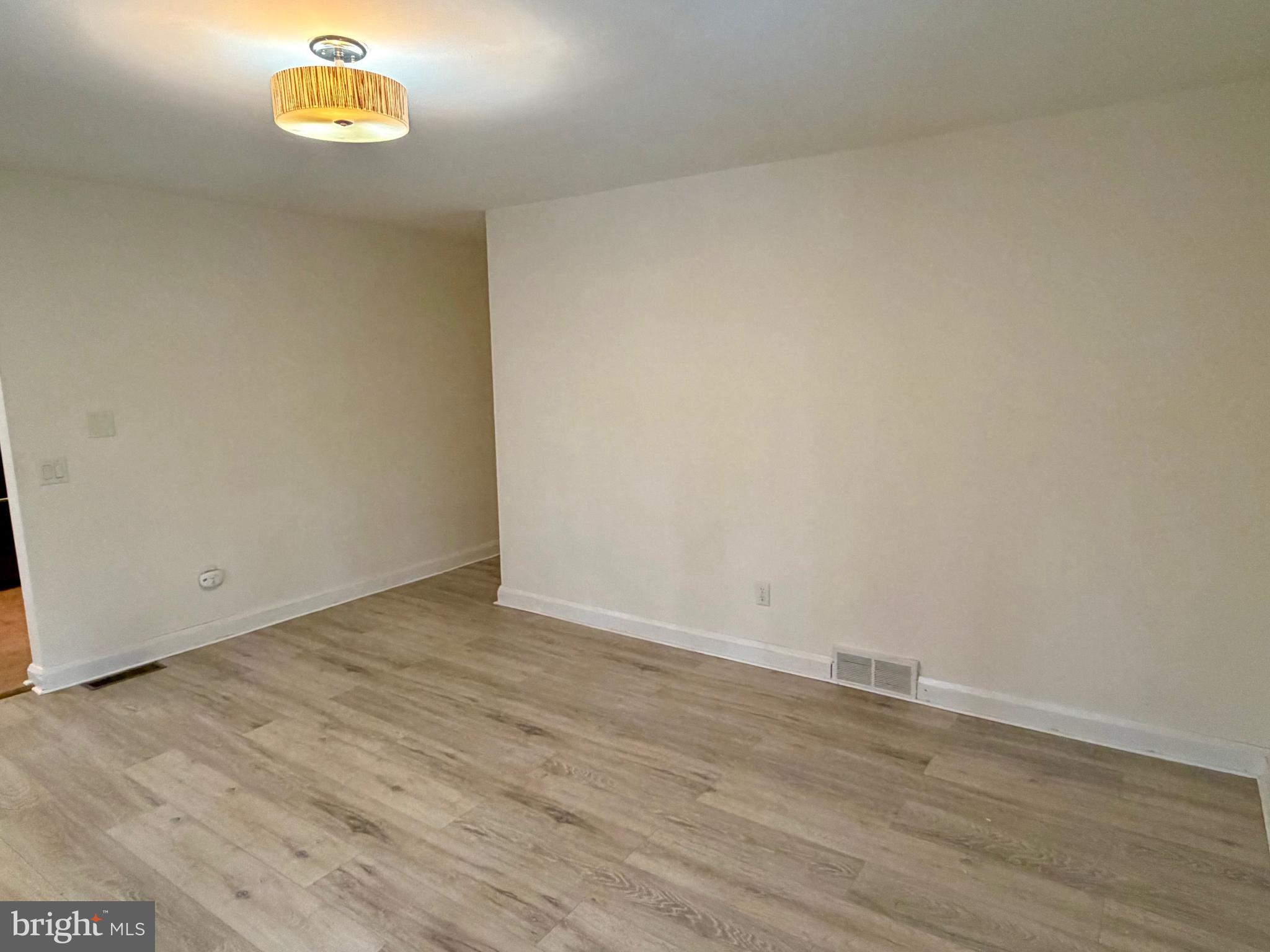 INGLESIDE MANOR - Residential