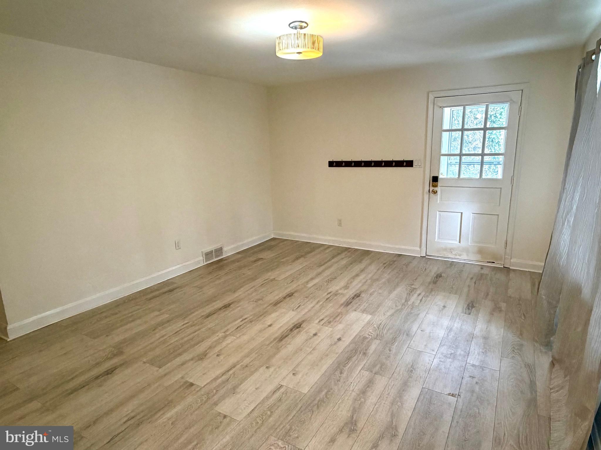 INGLESIDE MANOR - Residential