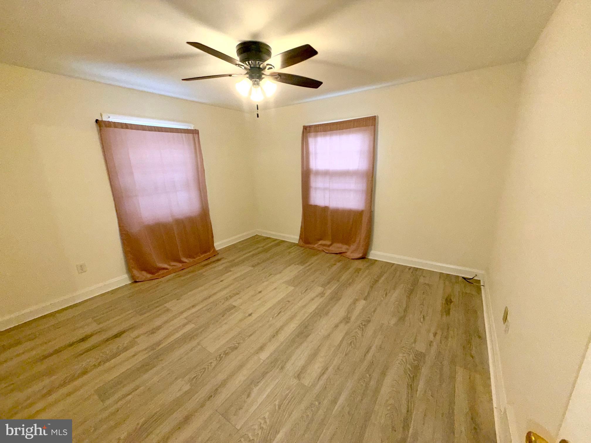 INGLESIDE MANOR - Residential