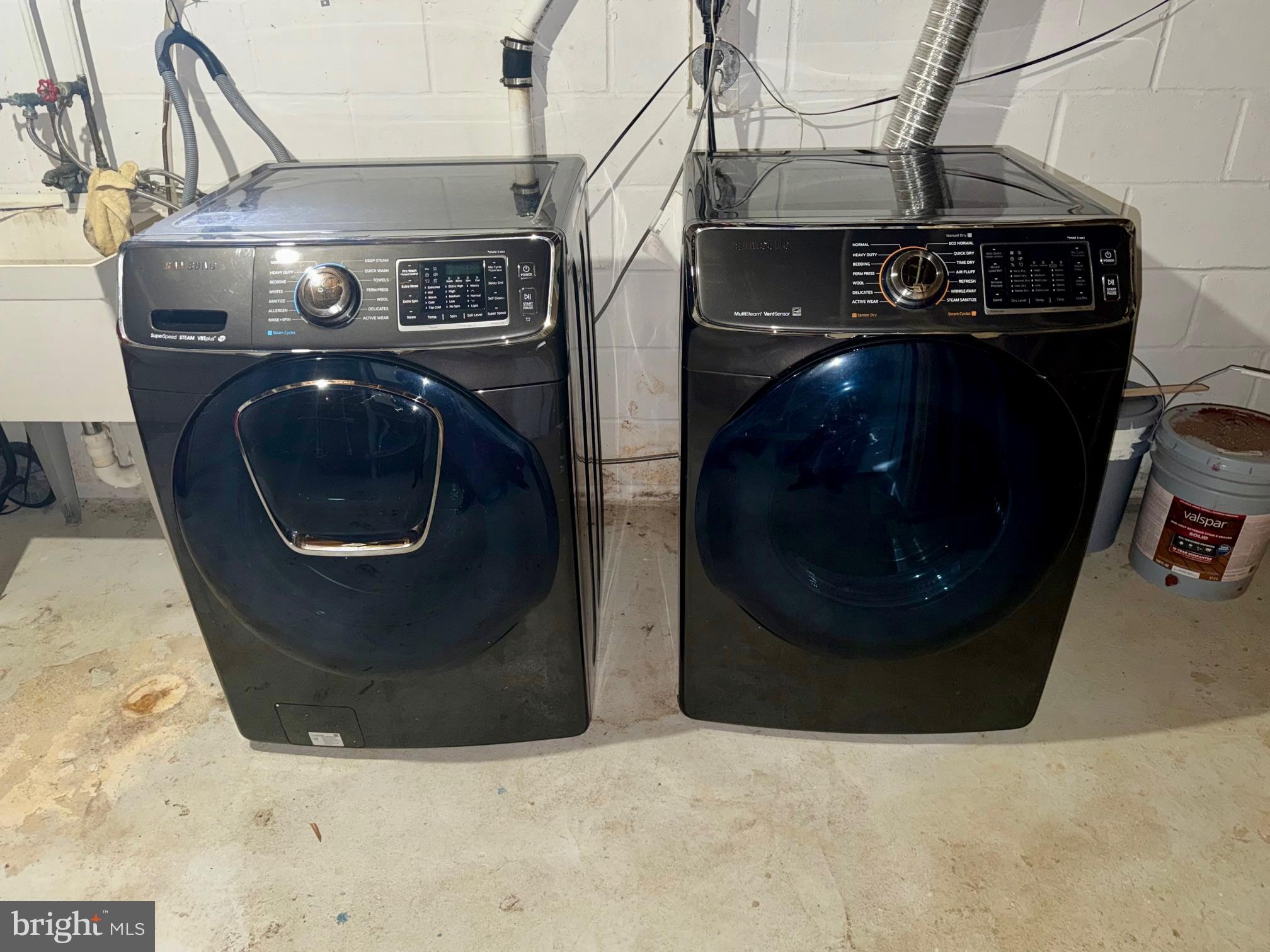 INGLESIDE MANOR - Residential