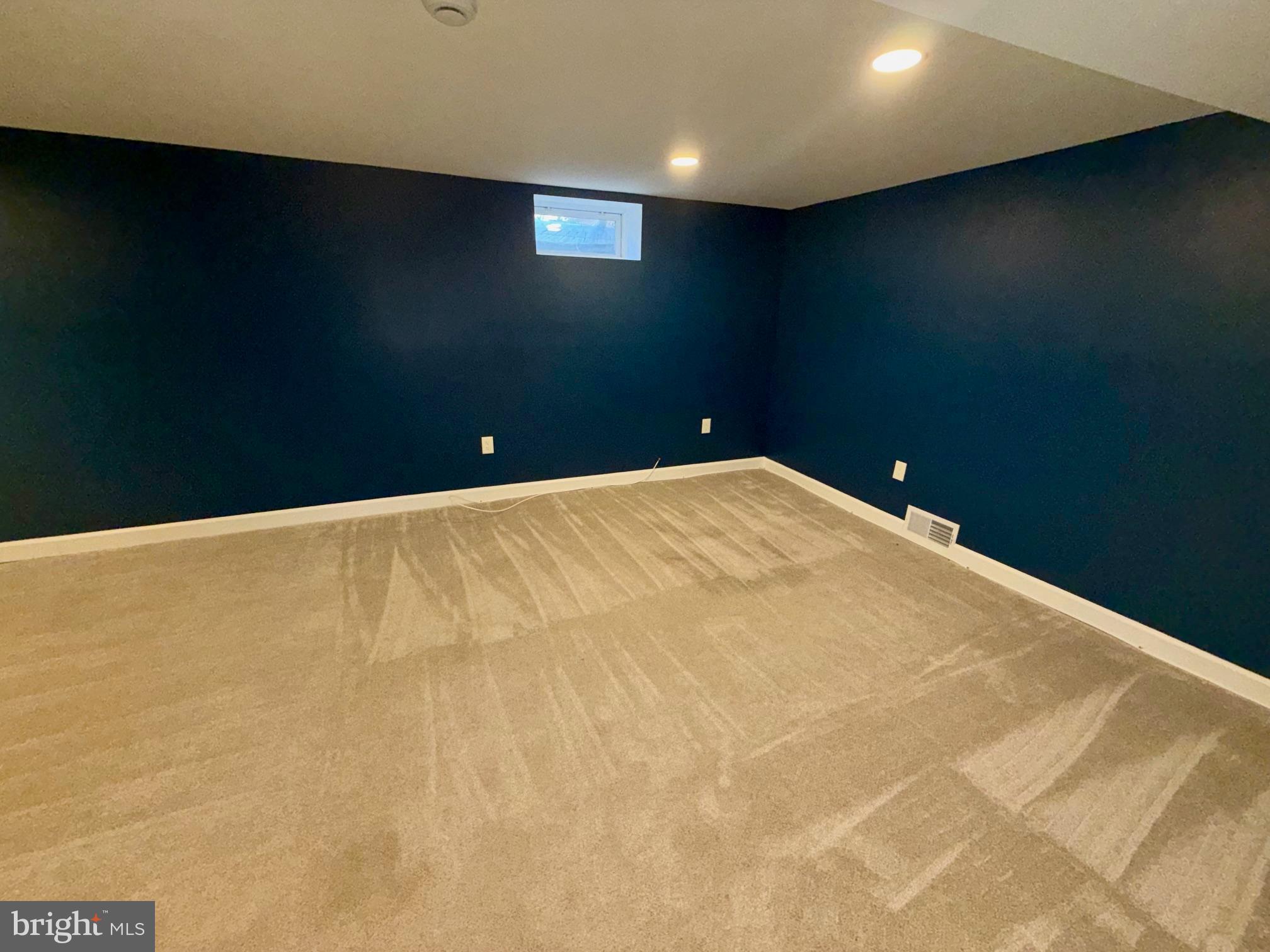 INGLESIDE MANOR - Residential