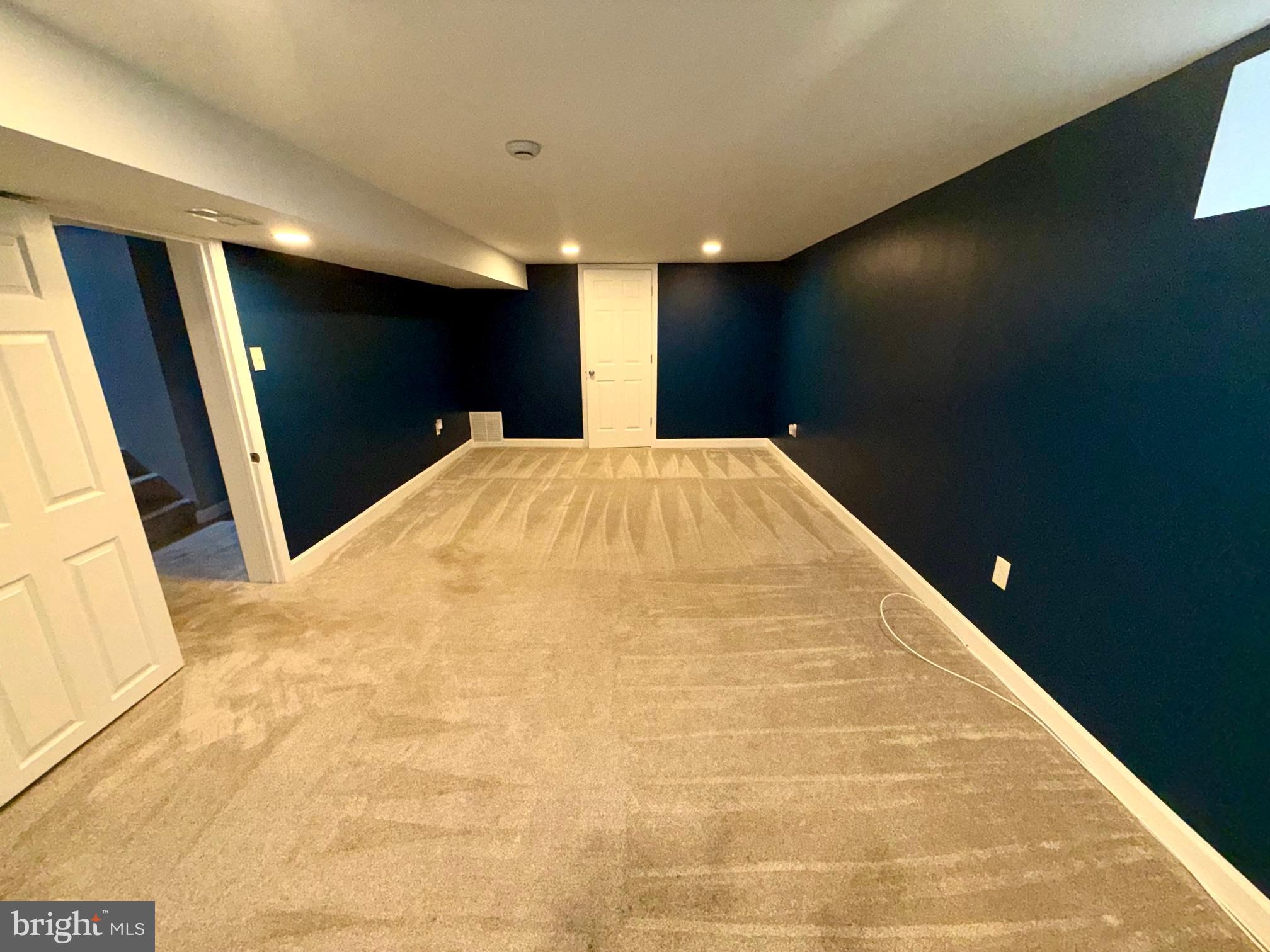 INGLESIDE MANOR - Residential