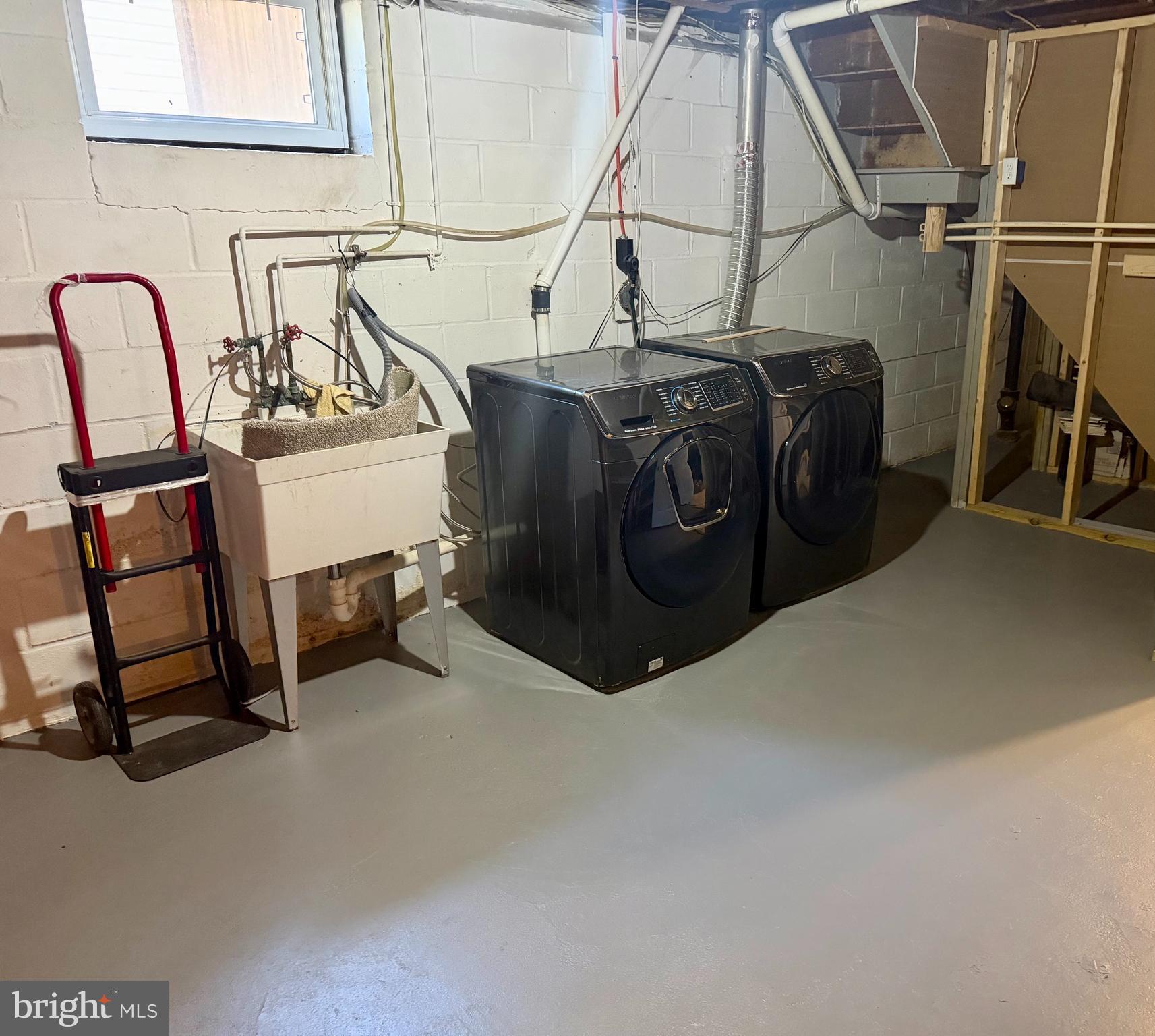 INGLESIDE MANOR - Residential