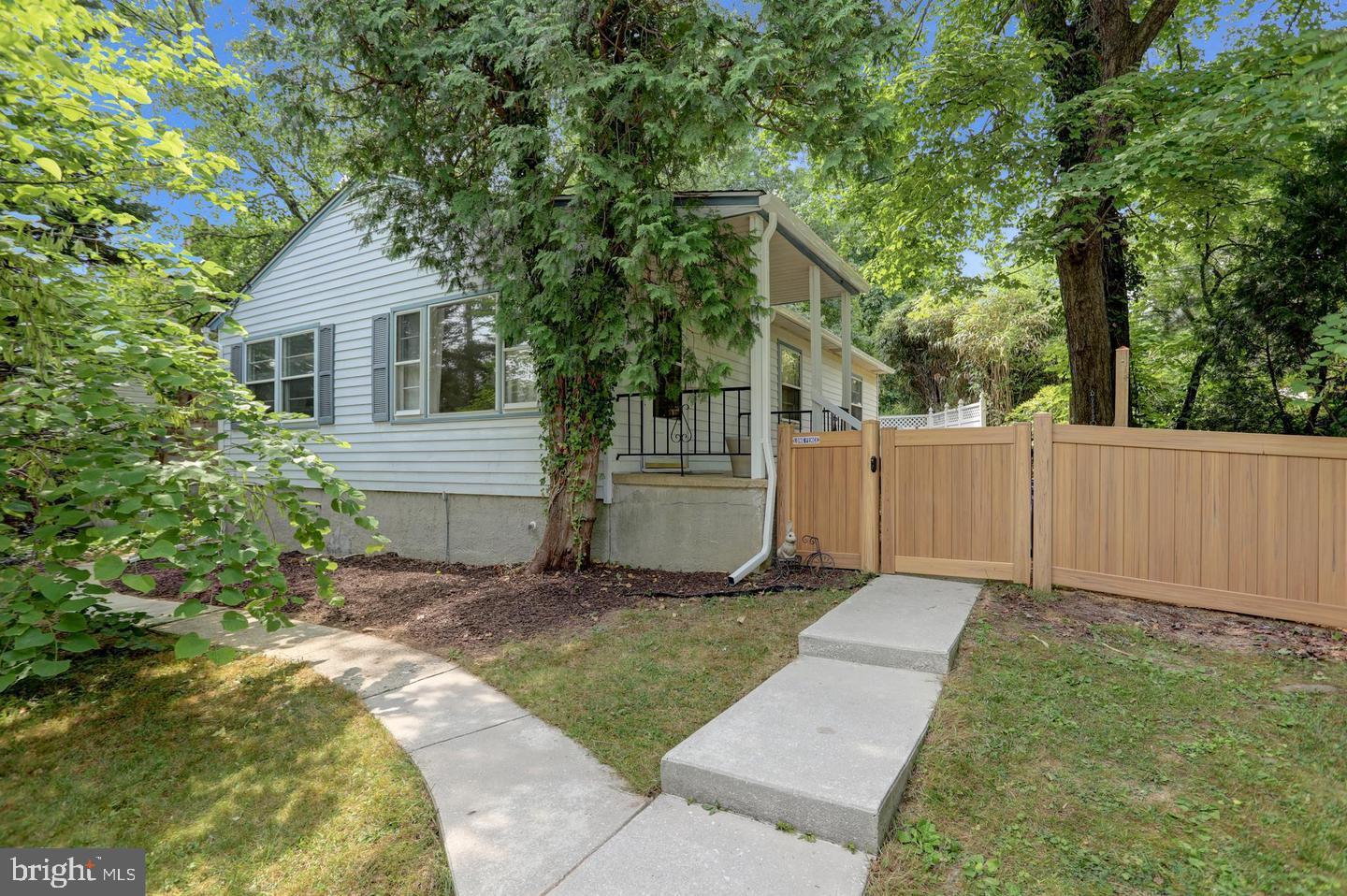 INGLESIDE MANOR - Residential