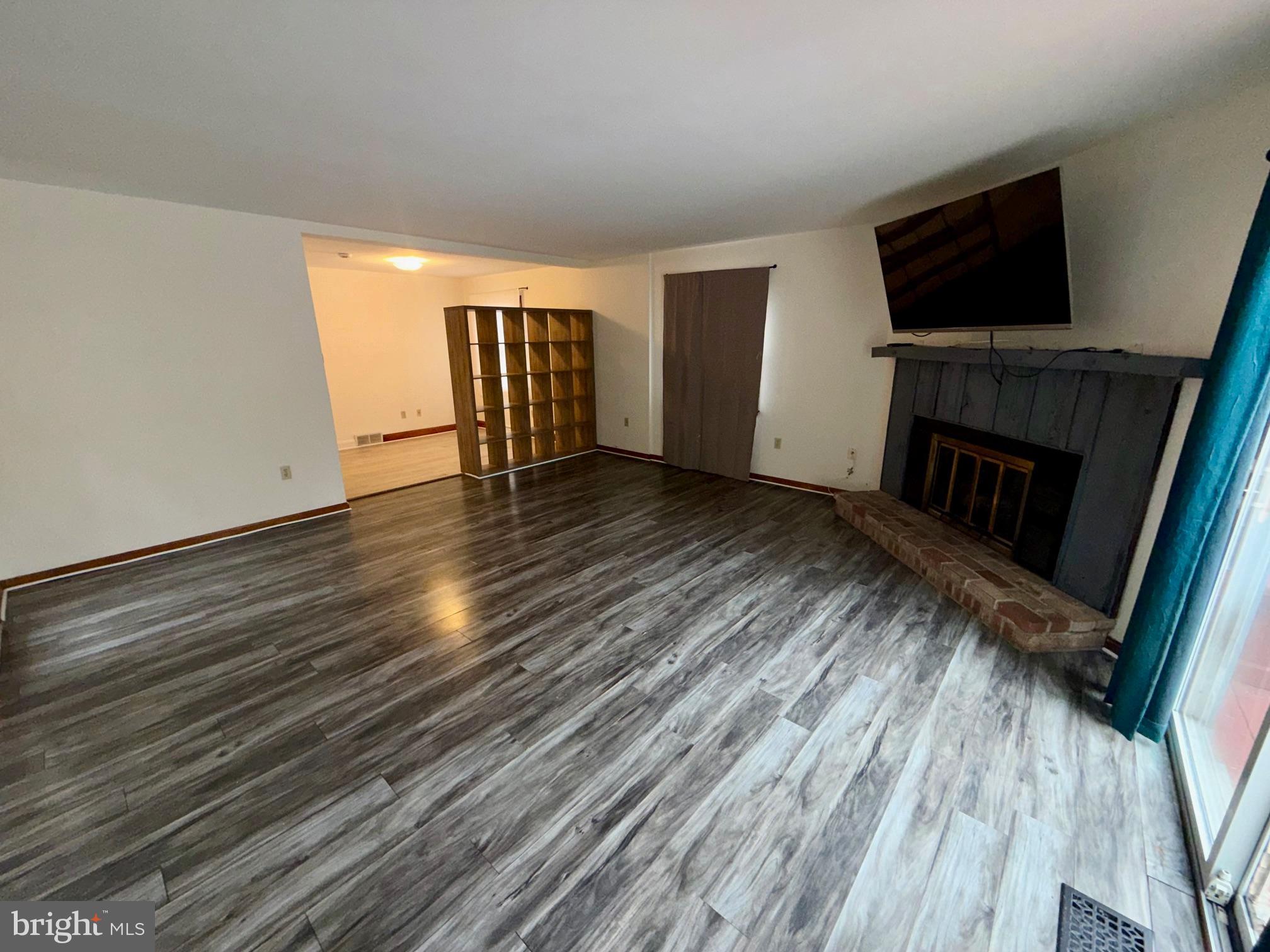 INGLESIDE MANOR - Residential