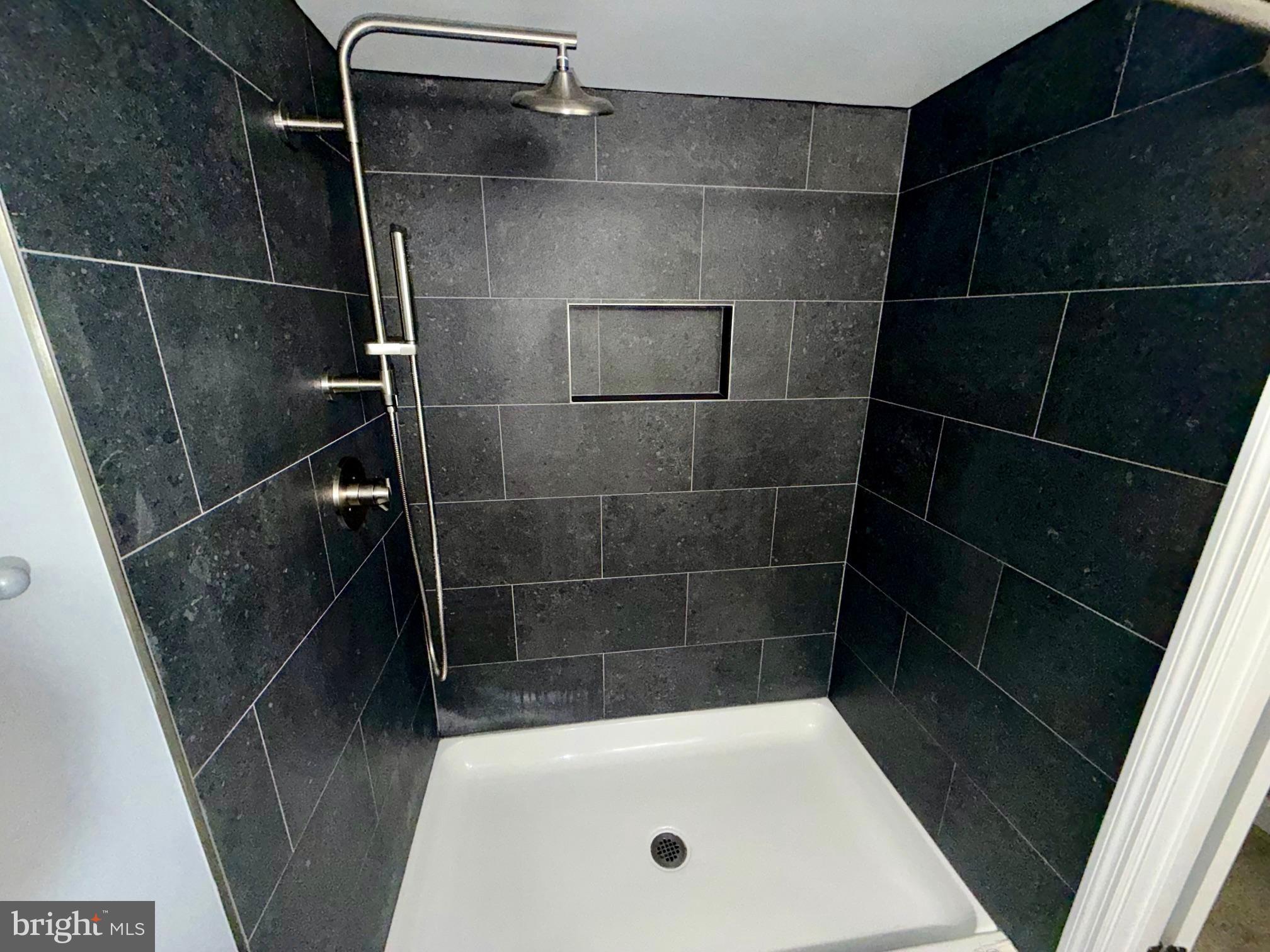 INGLESIDE MANOR - Residential