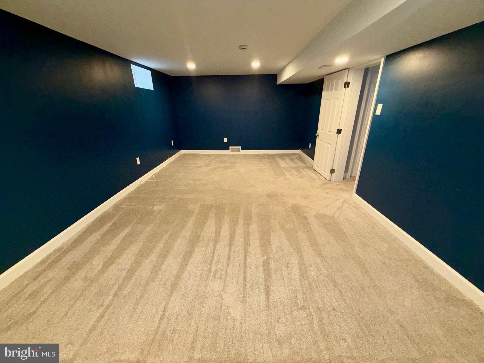 INGLESIDE MANOR - Residential