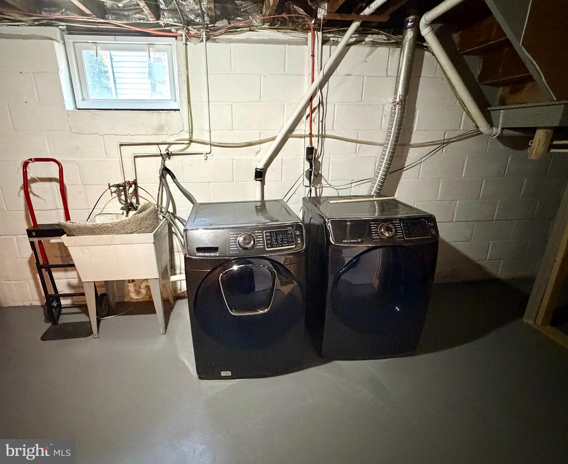 INGLESIDE MANOR - Residential