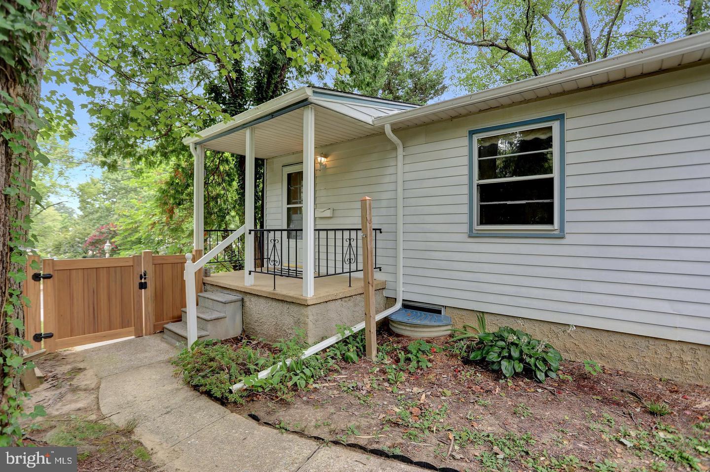 INGLESIDE MANOR - Residential