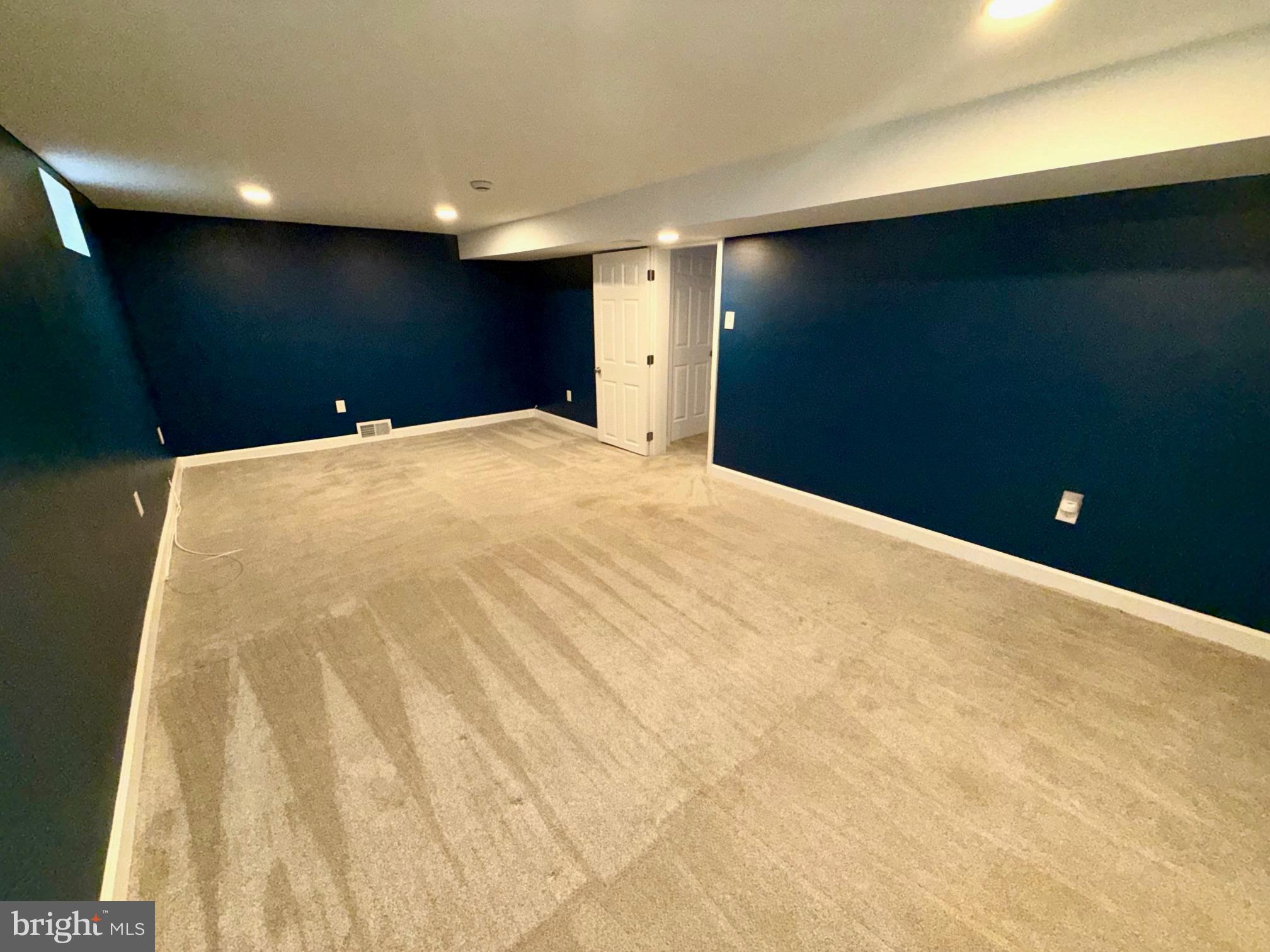 INGLESIDE MANOR - Residential