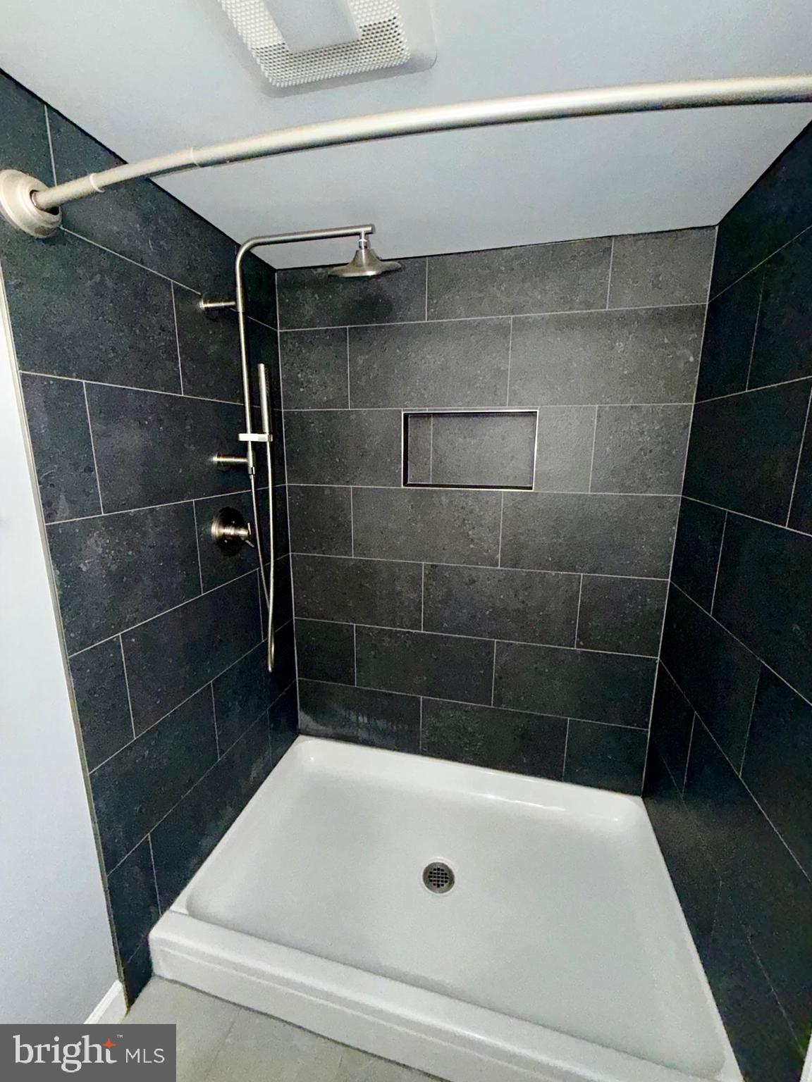 INGLESIDE MANOR - Residential