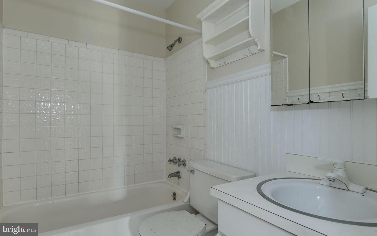 KINGSTON CHASE - Residential Lease