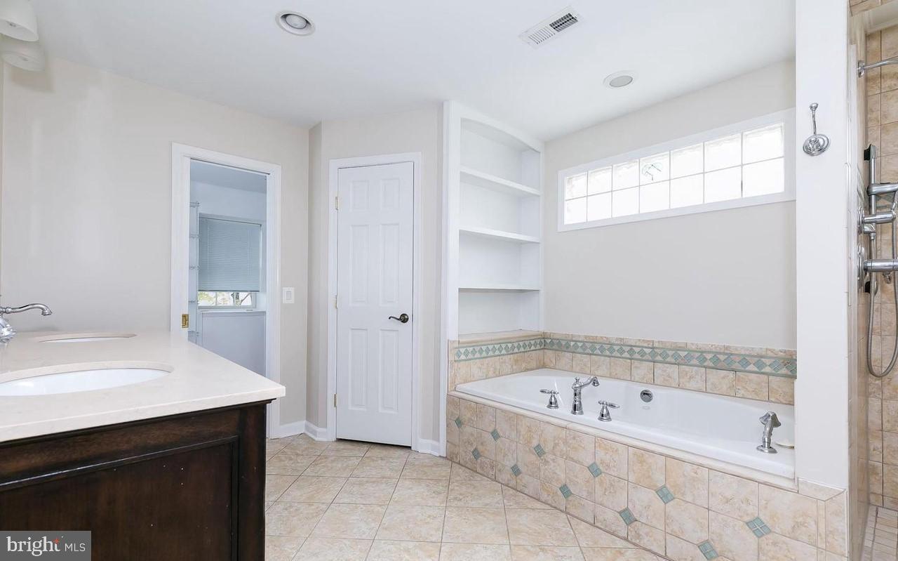 KINGSTON CHASE - Residential Lease