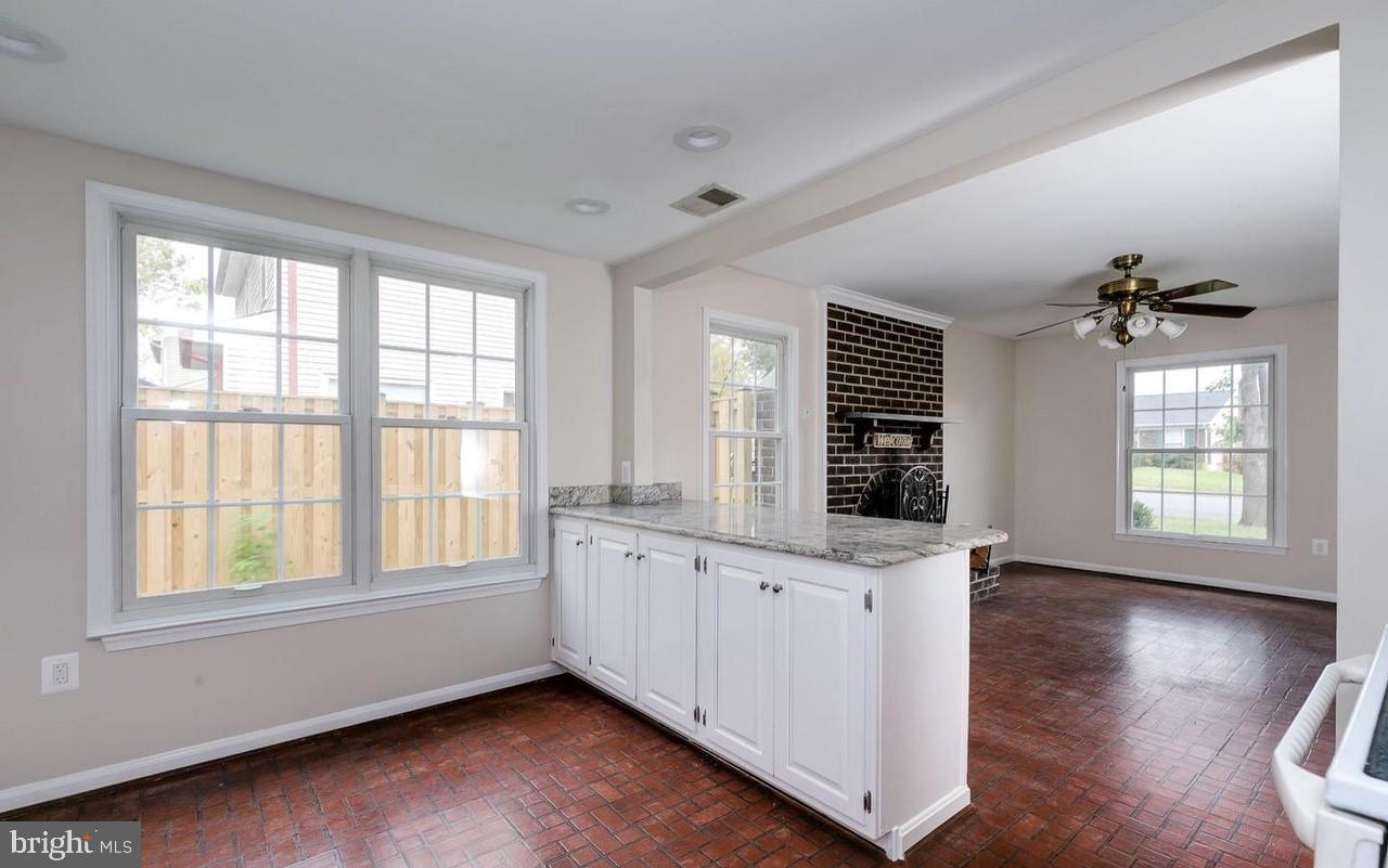 KINGSTON CHASE - Residential Lease