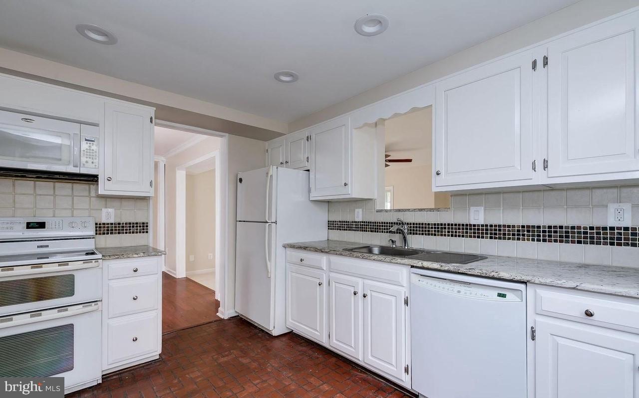 KINGSTON CHASE - Residential Lease