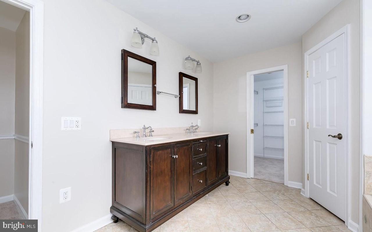 KINGSTON CHASE - Residential Lease