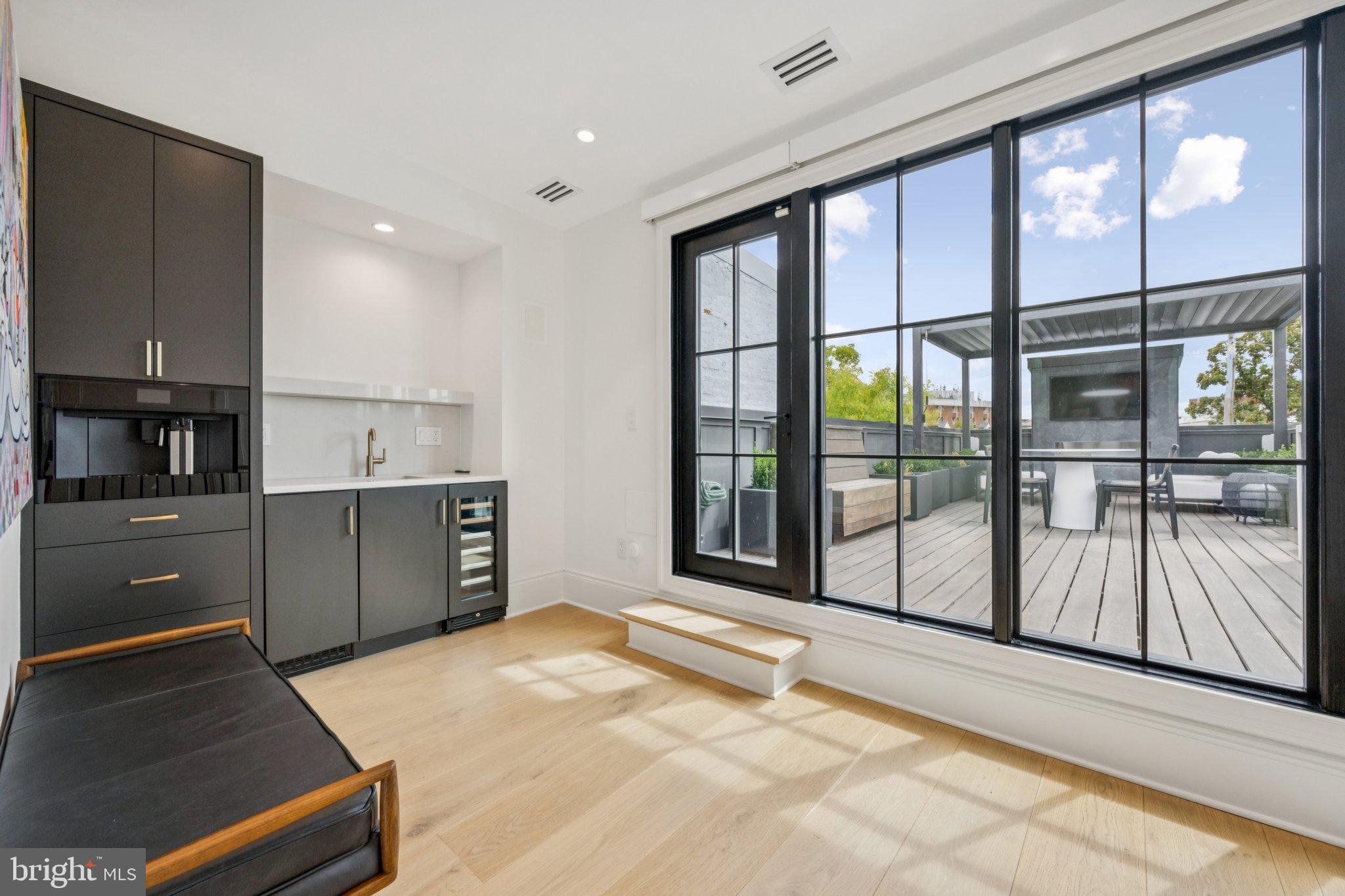 CAPITOL HILL - Residential