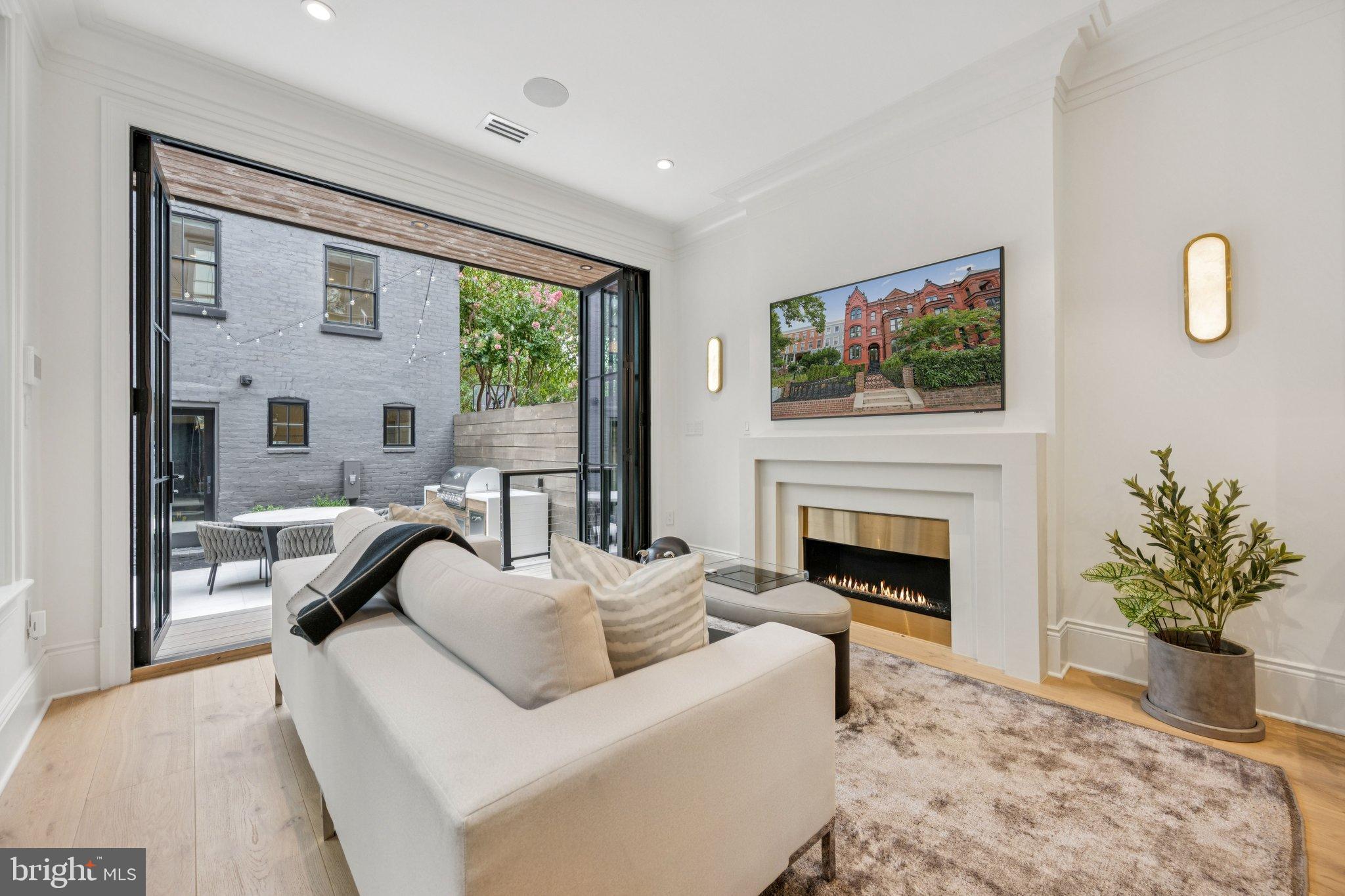 CAPITOL HILL - Residential