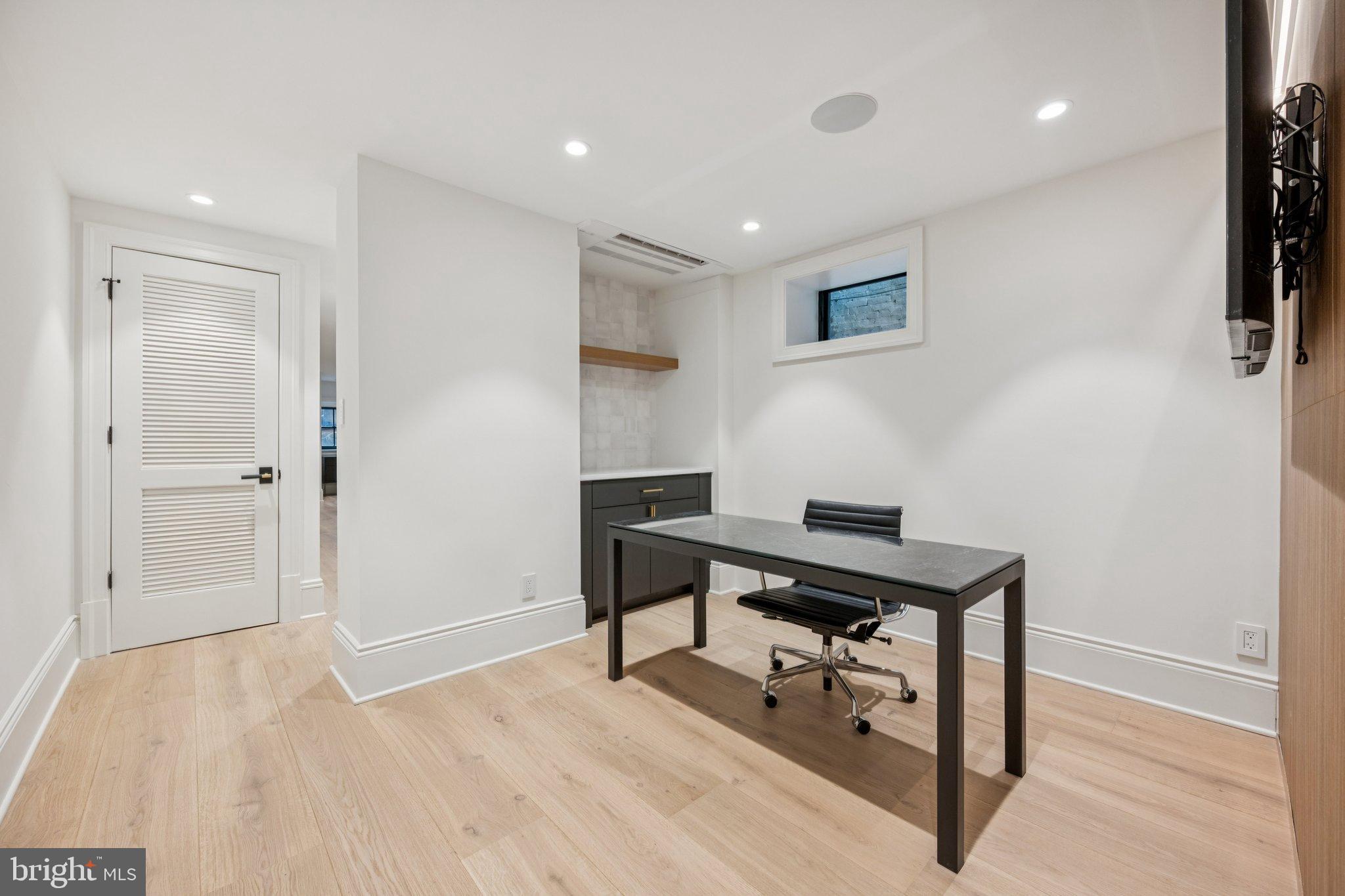 CAPITOL HILL - Residential