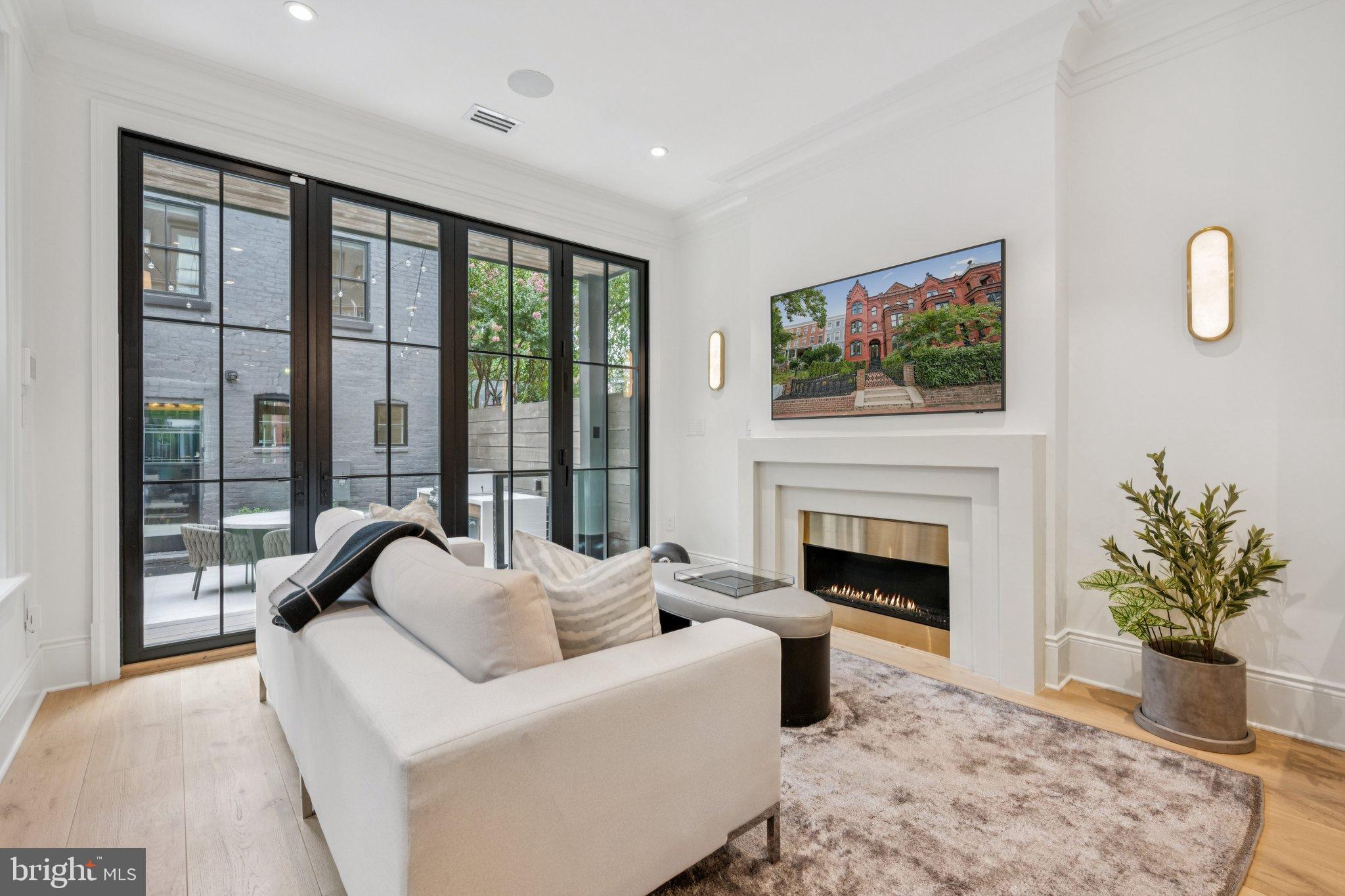 CAPITOL HILL - Residential