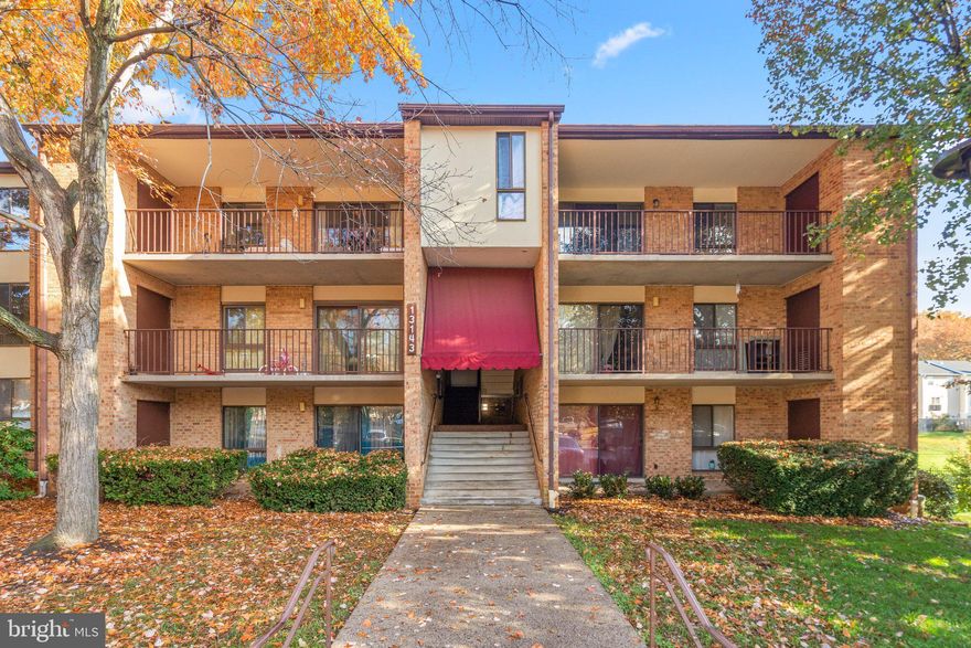 Fantastic 1bed/1bath condo located in the Heritage Green Community. This home features, fresh paint, and newer flooring throughout.  Upon entry, you step down to a spacious living/dining room combination with a large walkout balcony. The den features a wood burning fireplace with a built in bookcase.  The kitchen offers plenty of counter space and white cabinetry.
Down the hall, you have a washer and dryer in unit- and full bath with a separate sink vanity in the bedroom. The primary bedroom has a large window for natural light, with a walk in closet and second bonus closet for storage.  
The condo has 1 assigned parking spot with tons of guest parking and an extra storage unit downstairs.  
It is all very conveniently located just minutes from shopping/dining options. Call us now for a private showing today!