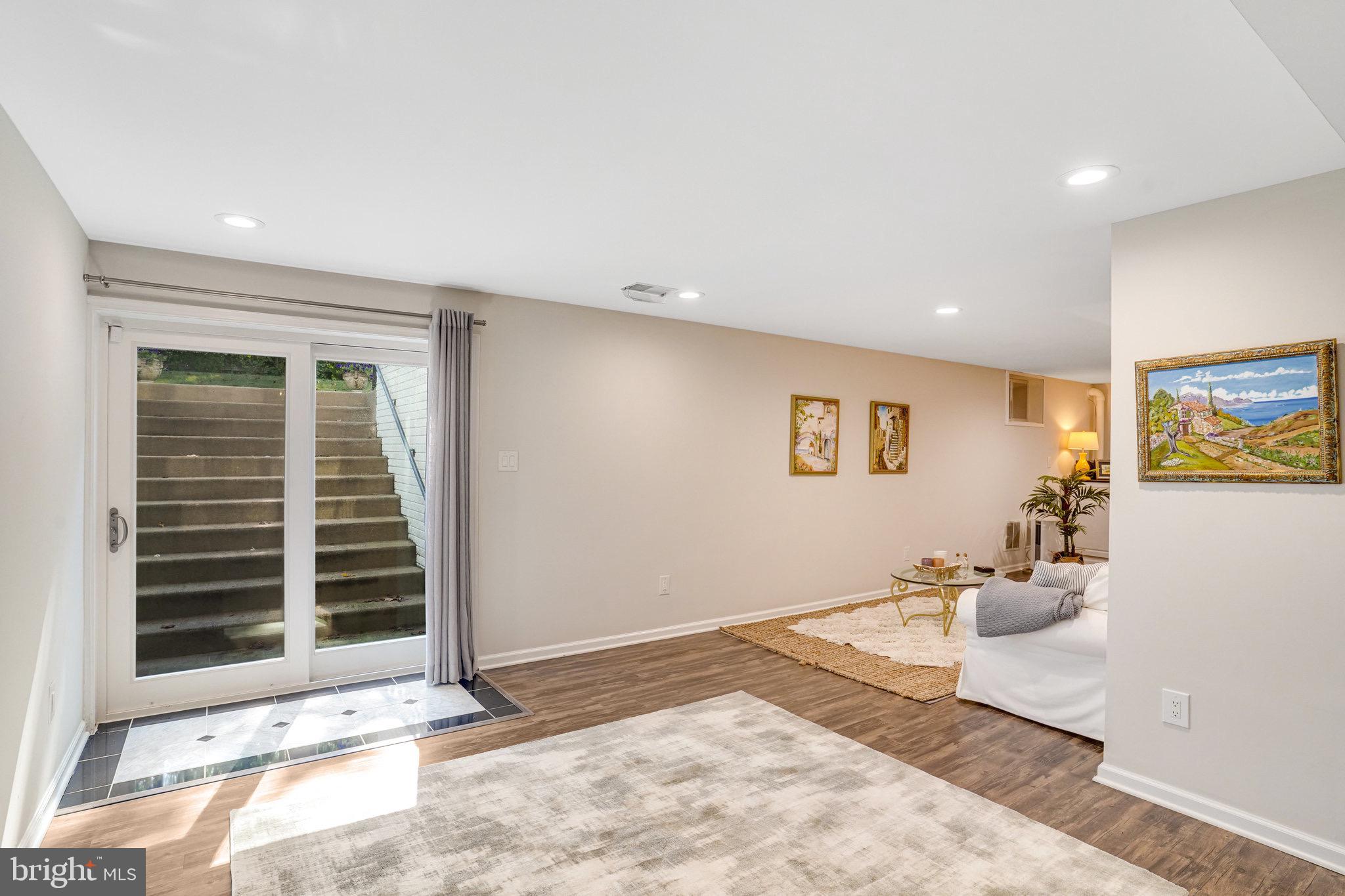 POTOMAC WOODS - Residential Lease