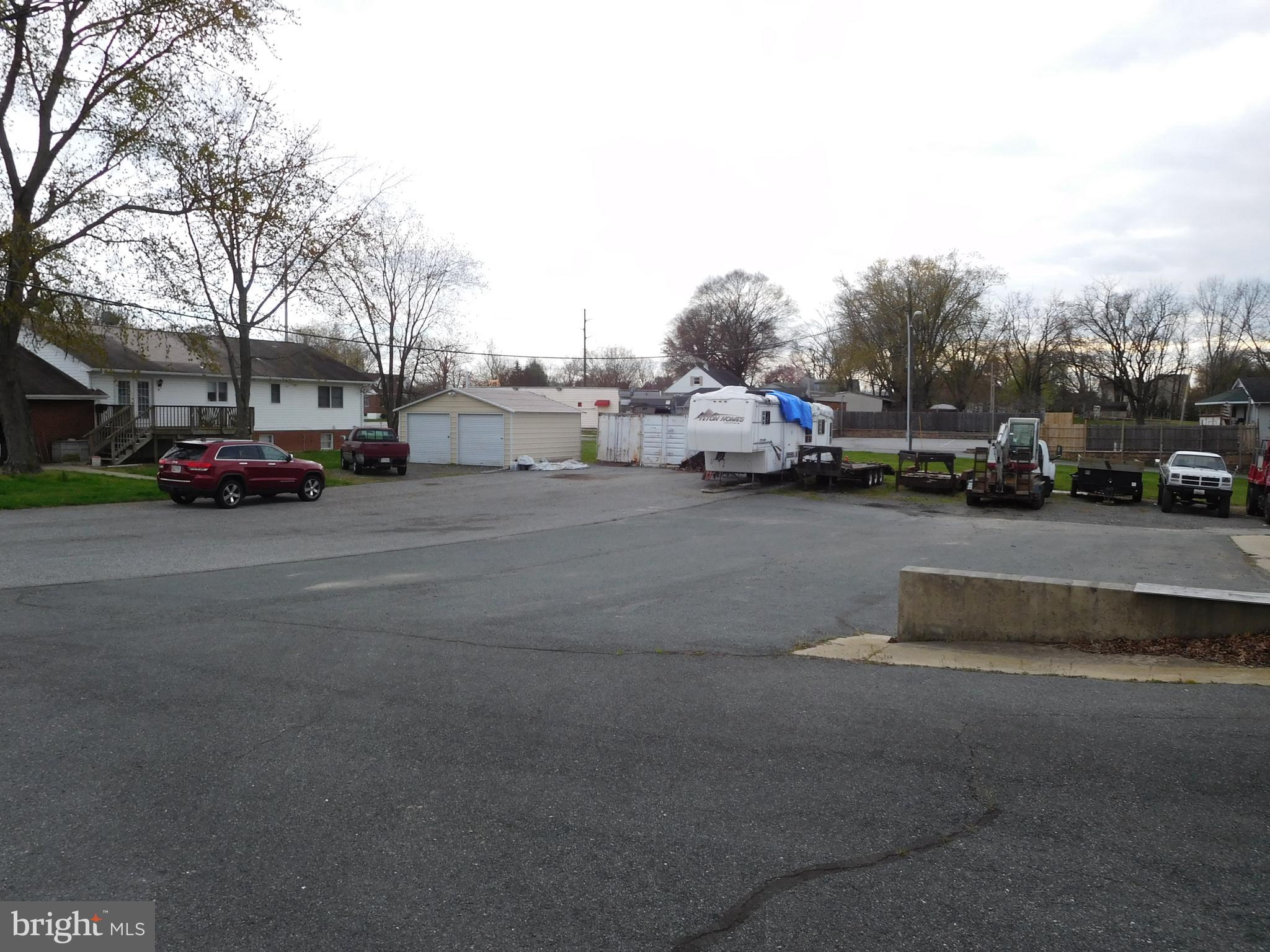 MIDDLE RIVER - Commercial Sale